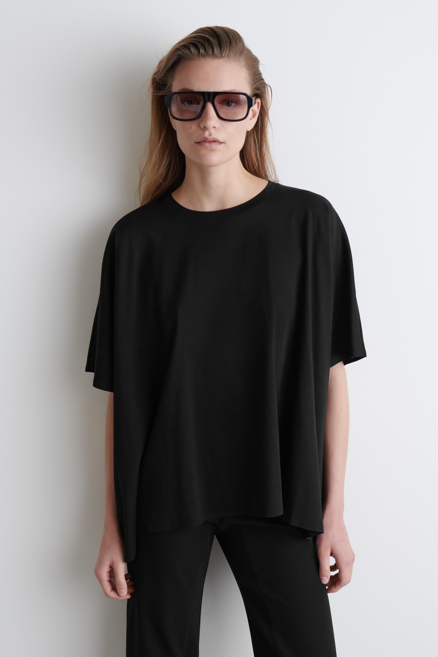 OVERSIZED BATWING-SLEEVE T-SHIRT - BLACK/WHITE