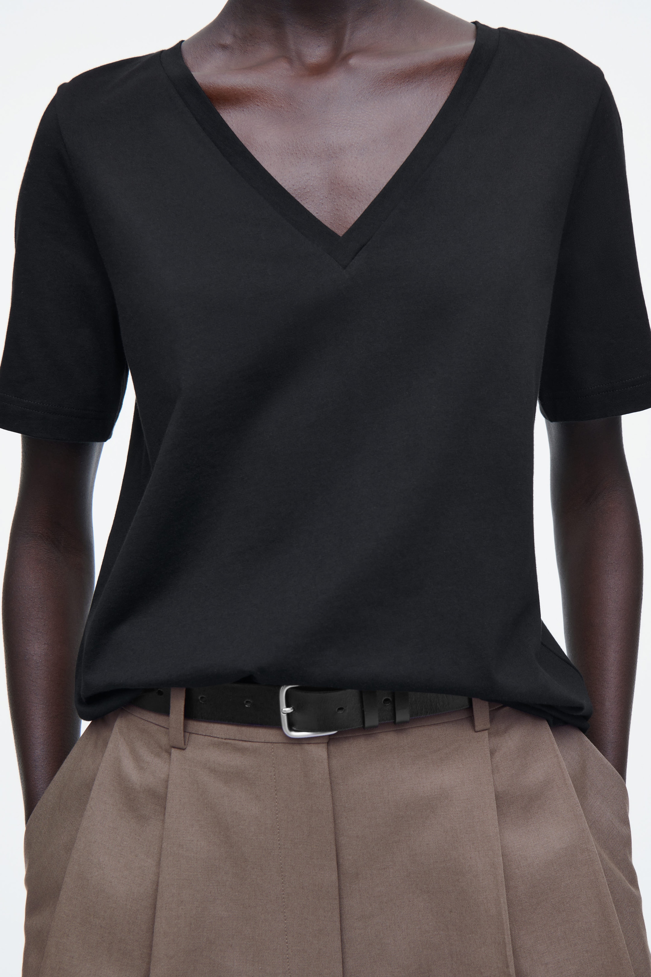 24/7 REGULAR V-NECK T-SHIRT