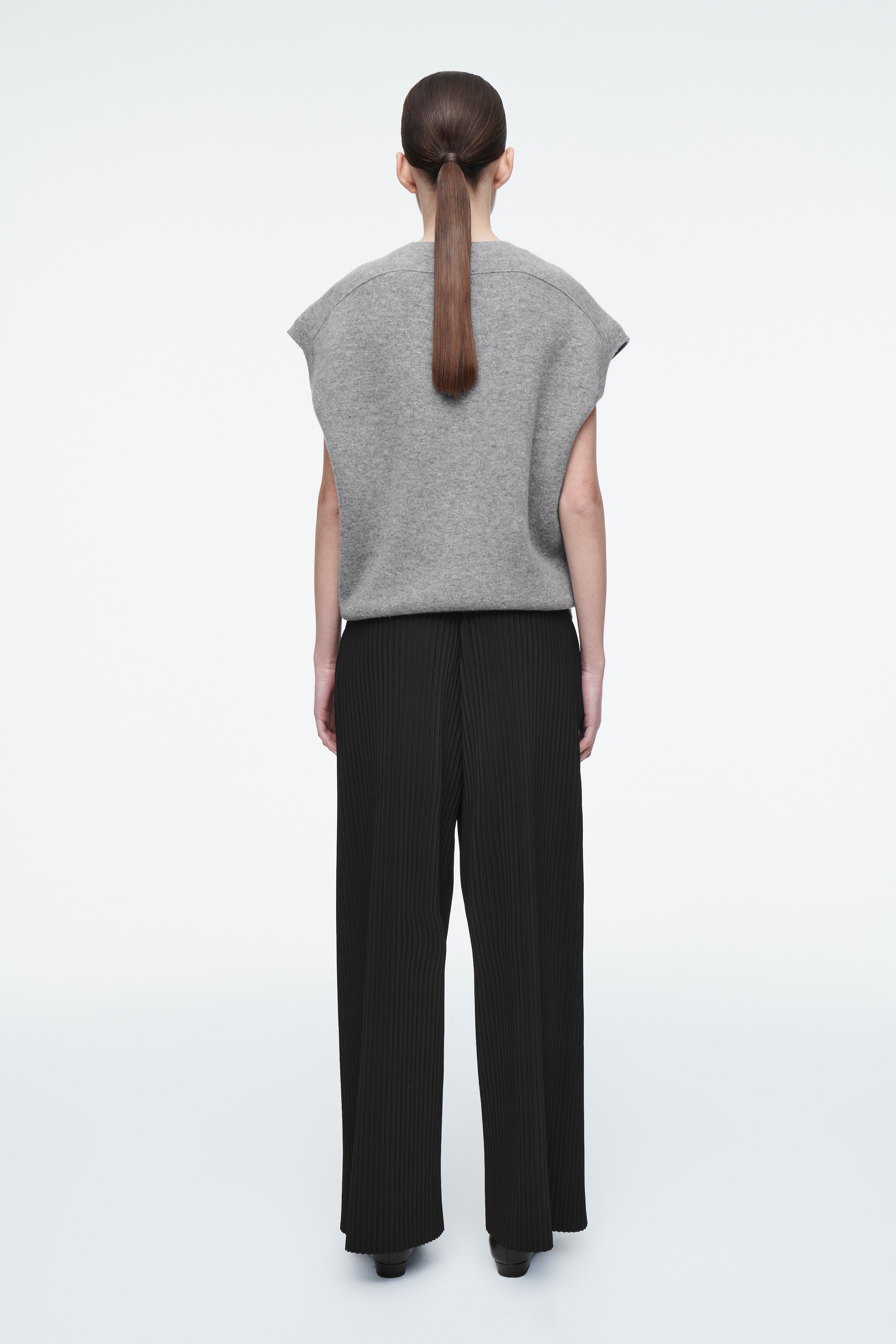 Grösseres Bild ansehen: PLISSIERTE HOSE MIT WEITEM BEIN - SCHWARZ - DAMEN | H&M CH 5