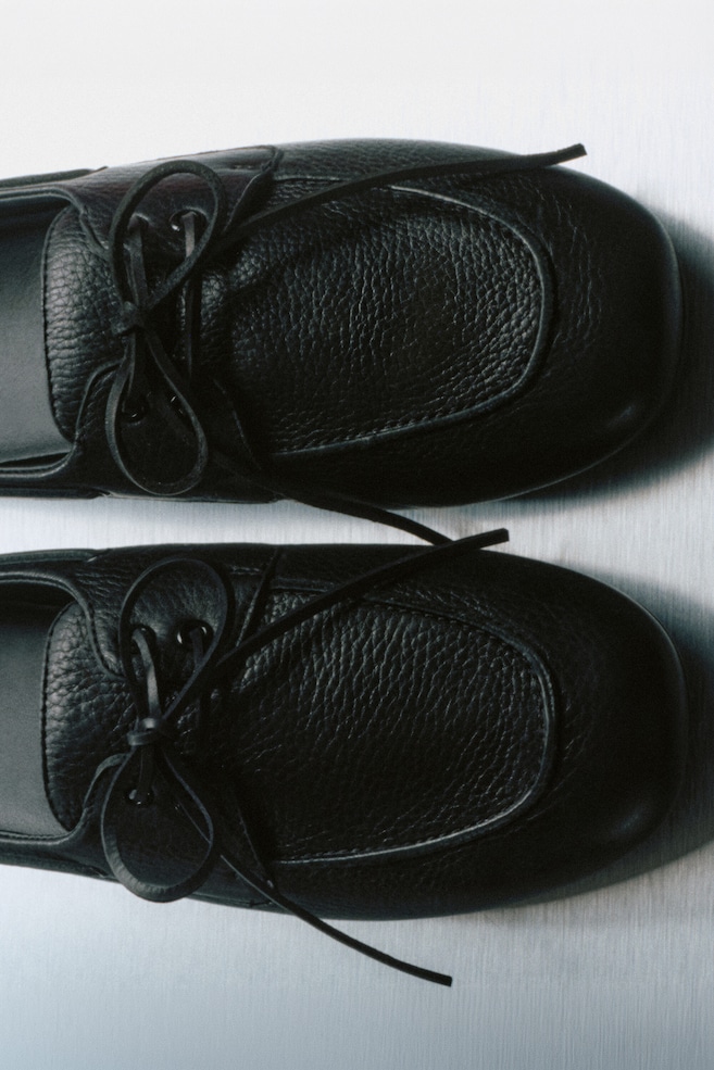 LEATHER MOCCASIN DRIVING SHOES — BLACK