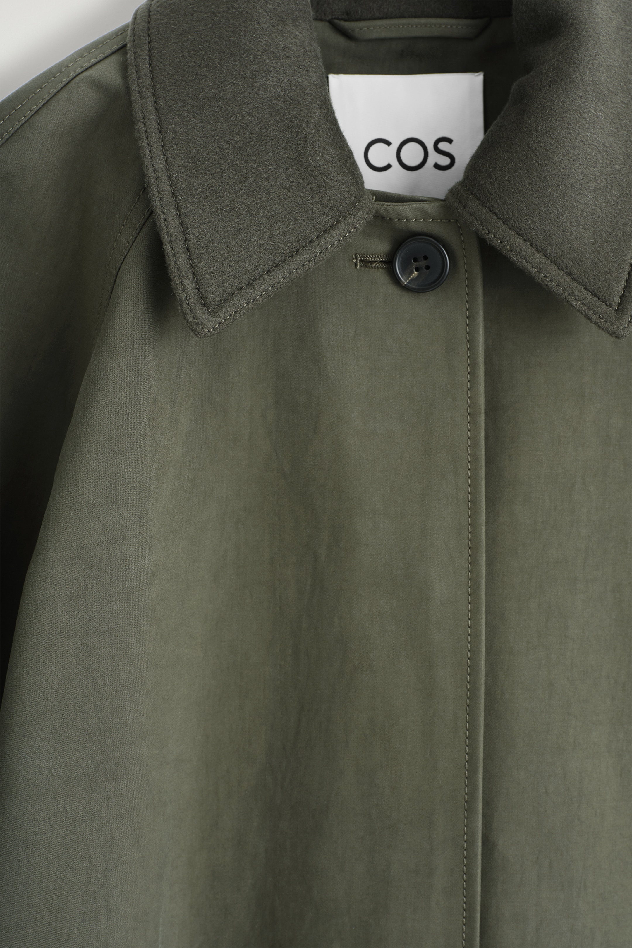 Zobrazit větší obrázek: KABÁT NA ZAPÍNÁNÍ S VLNĚNÝM LEMOVÁNÍM - TMAVÁ KHAKI - ŽENY | H&M CZ 7
