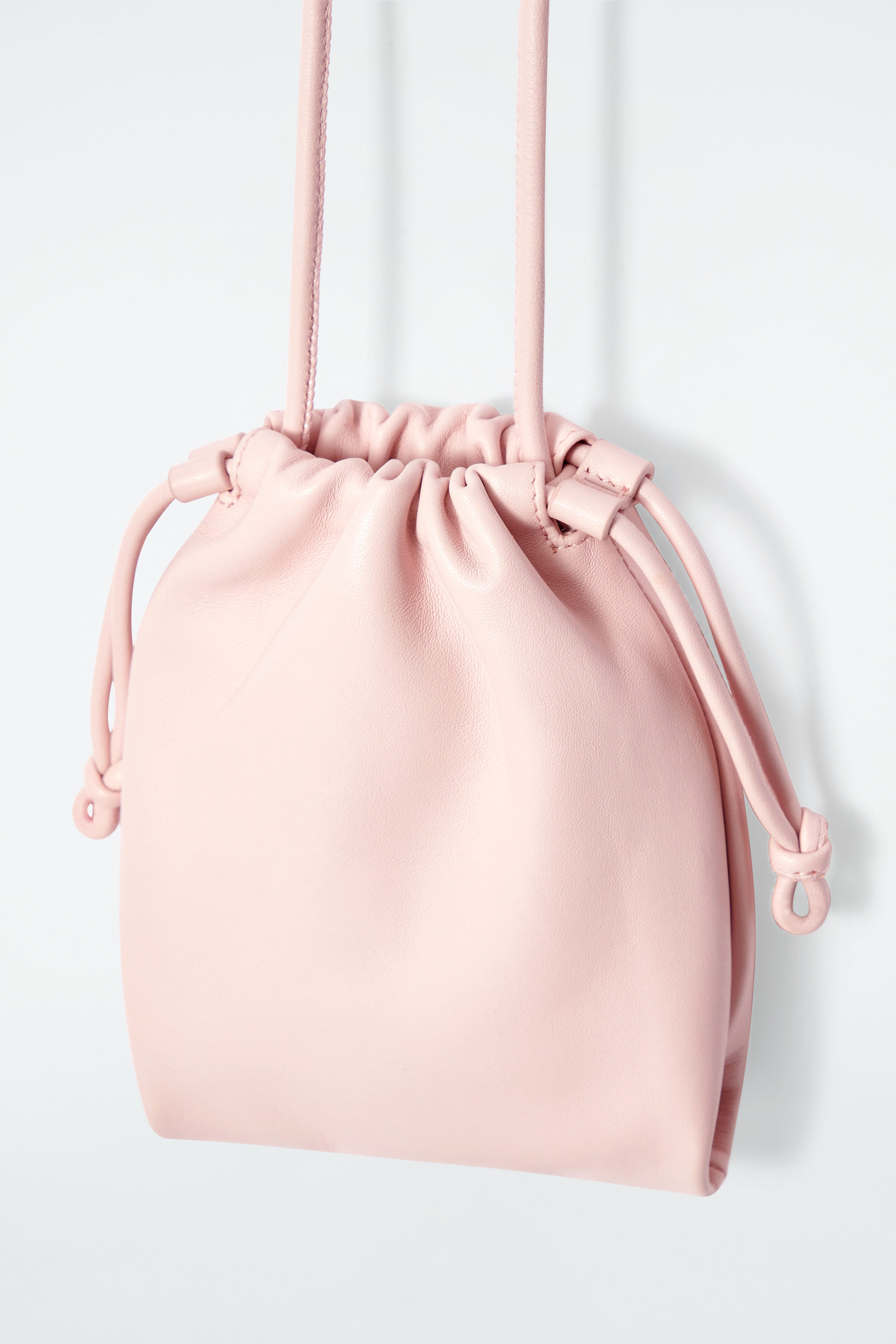 【COS】CAVATELLIフォンポーチ - レザー CAVATELLI PHONE POUCH - LEATHER - PALE PINK | COS