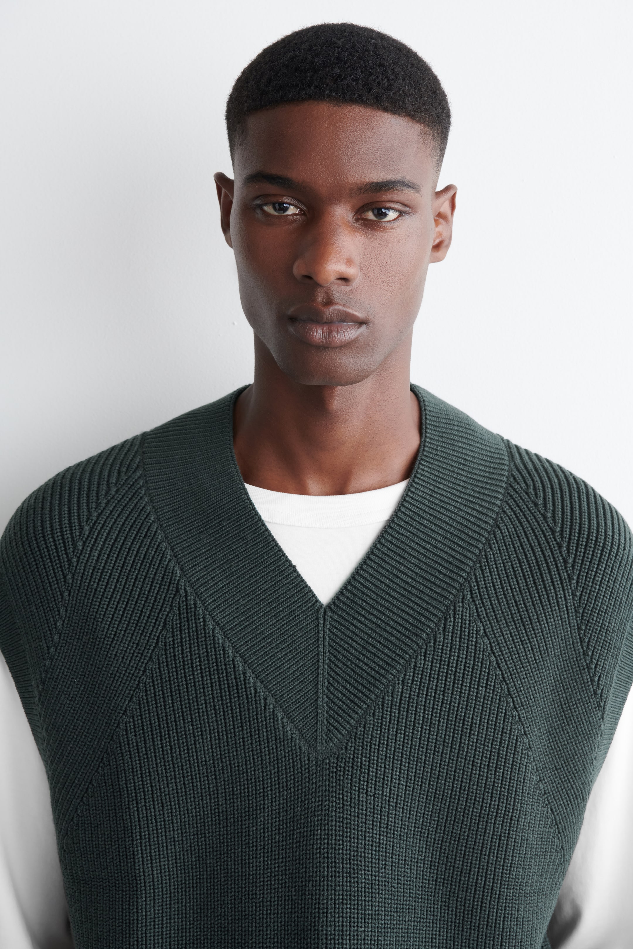Ingrandisci l'immagine: RIBBED WOOL V-NECK VEST - GREY - UOMO | H&M CH 3