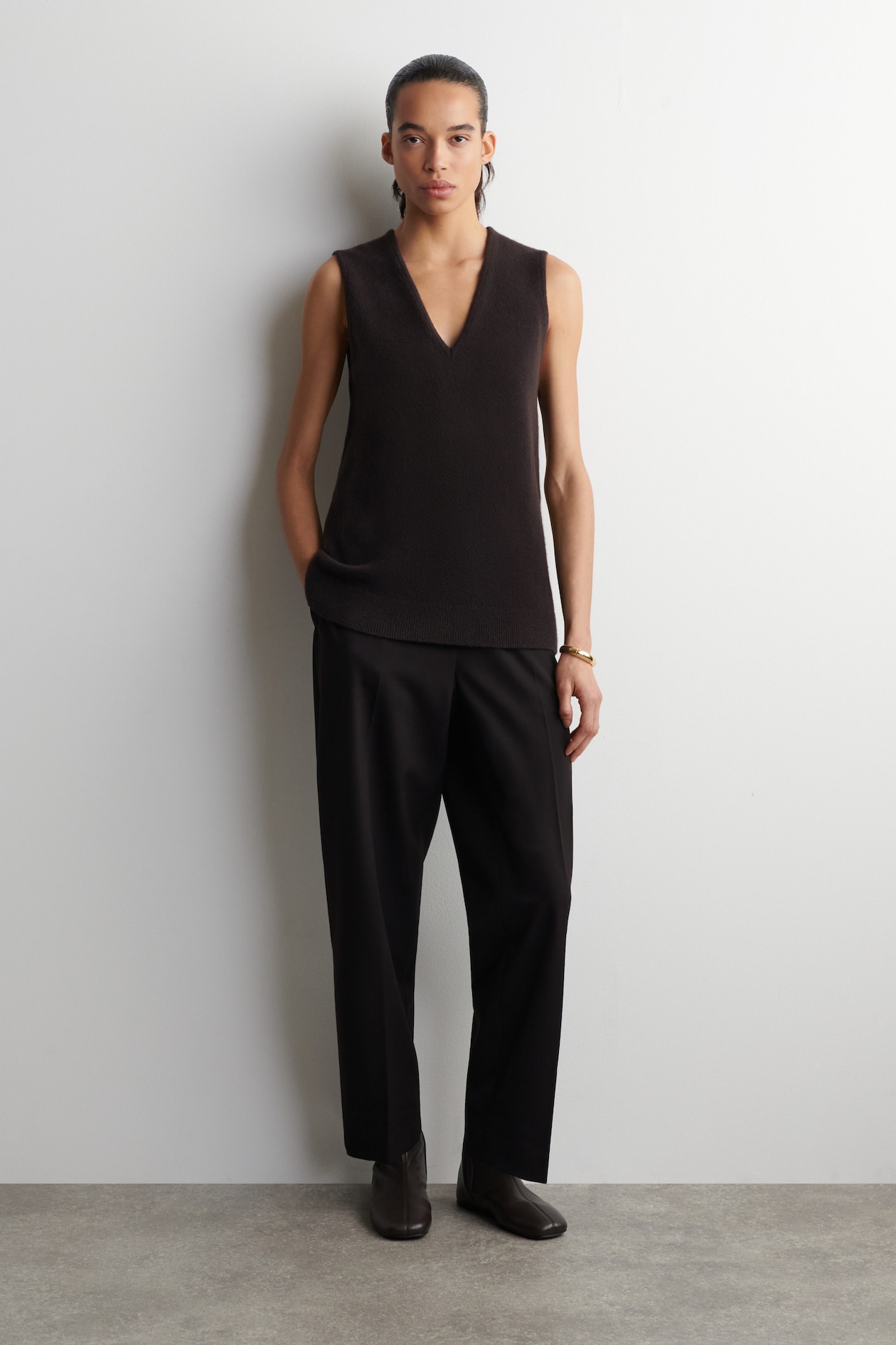 WOOL V-NECK TUNIC VEST — BROWN