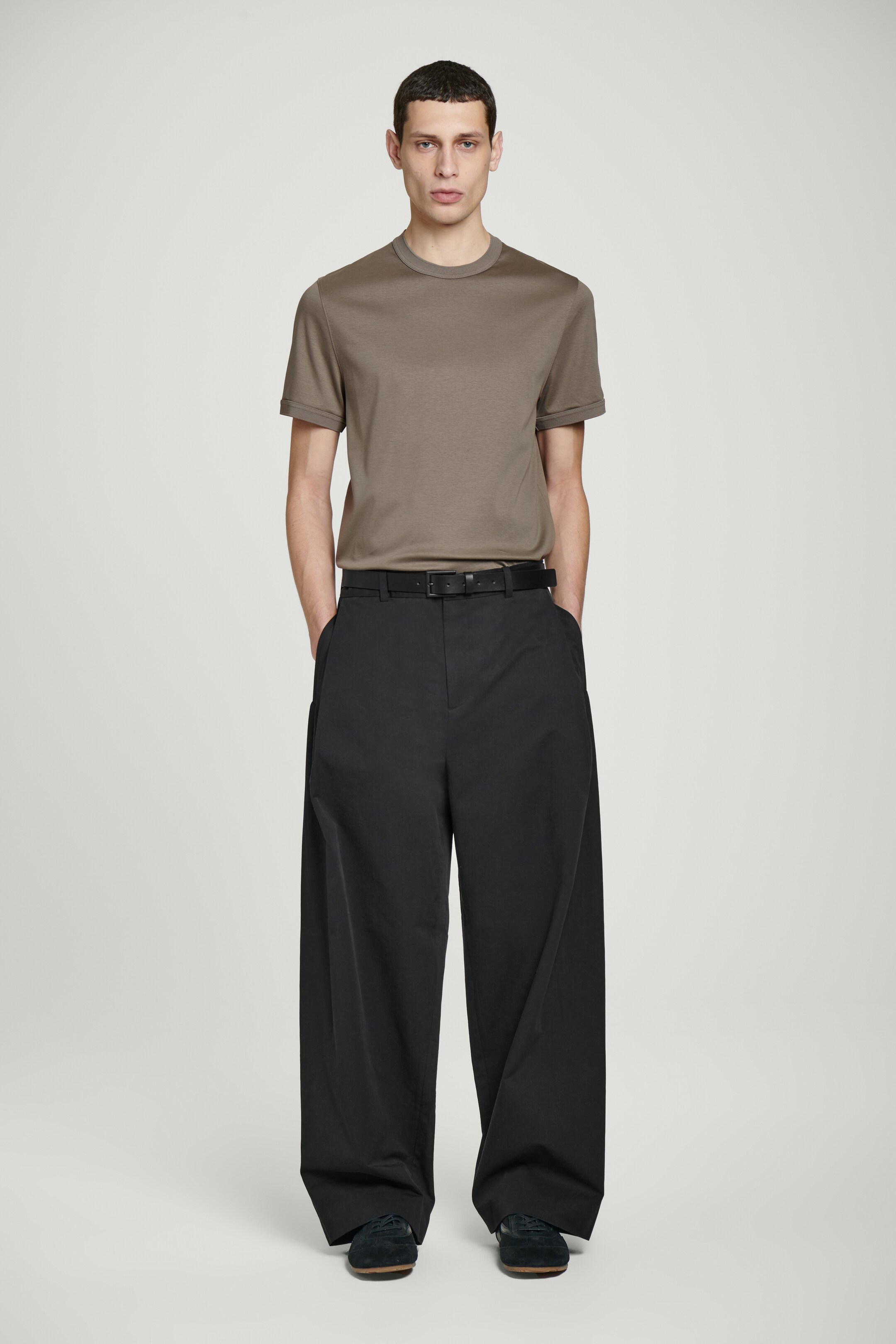 Agrandir l'image: T-SHIRT REGULAR EN COTON MERCERISÉ - TAUPE FONCÉ - HOMME | H&M CH 2