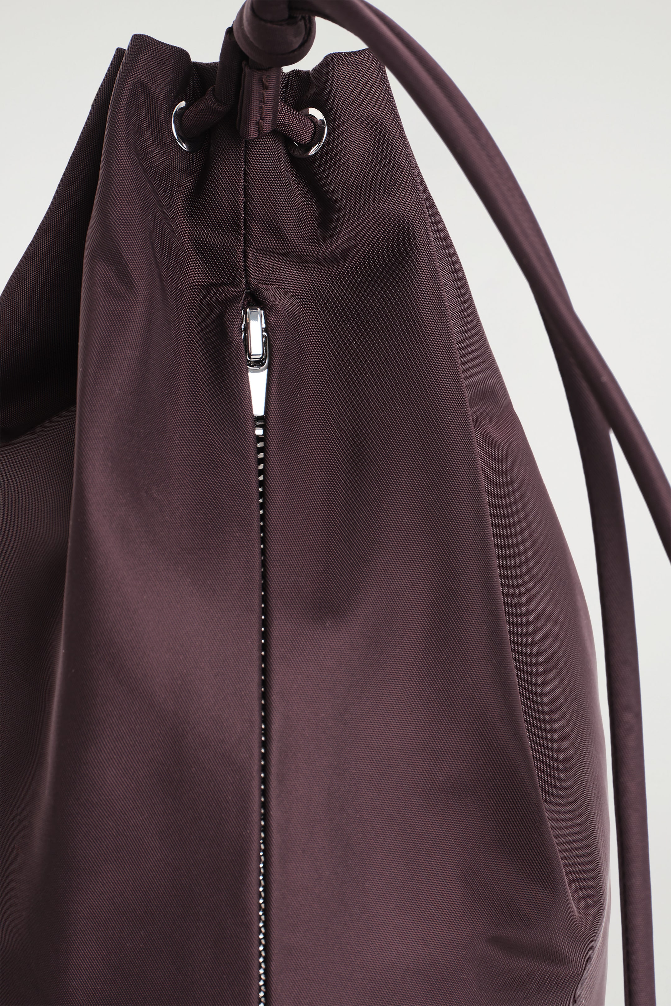 DRAWSTRING CROSSBODY BAG - NYLON