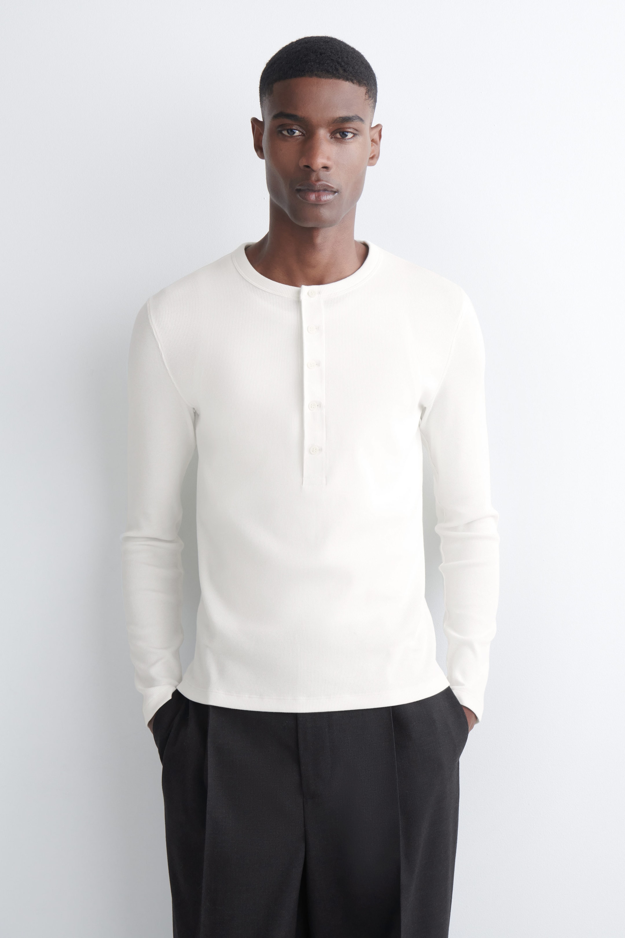 SLIM RIBBED COTTON LONG-SLEEVED HENLEY T-SHIRT