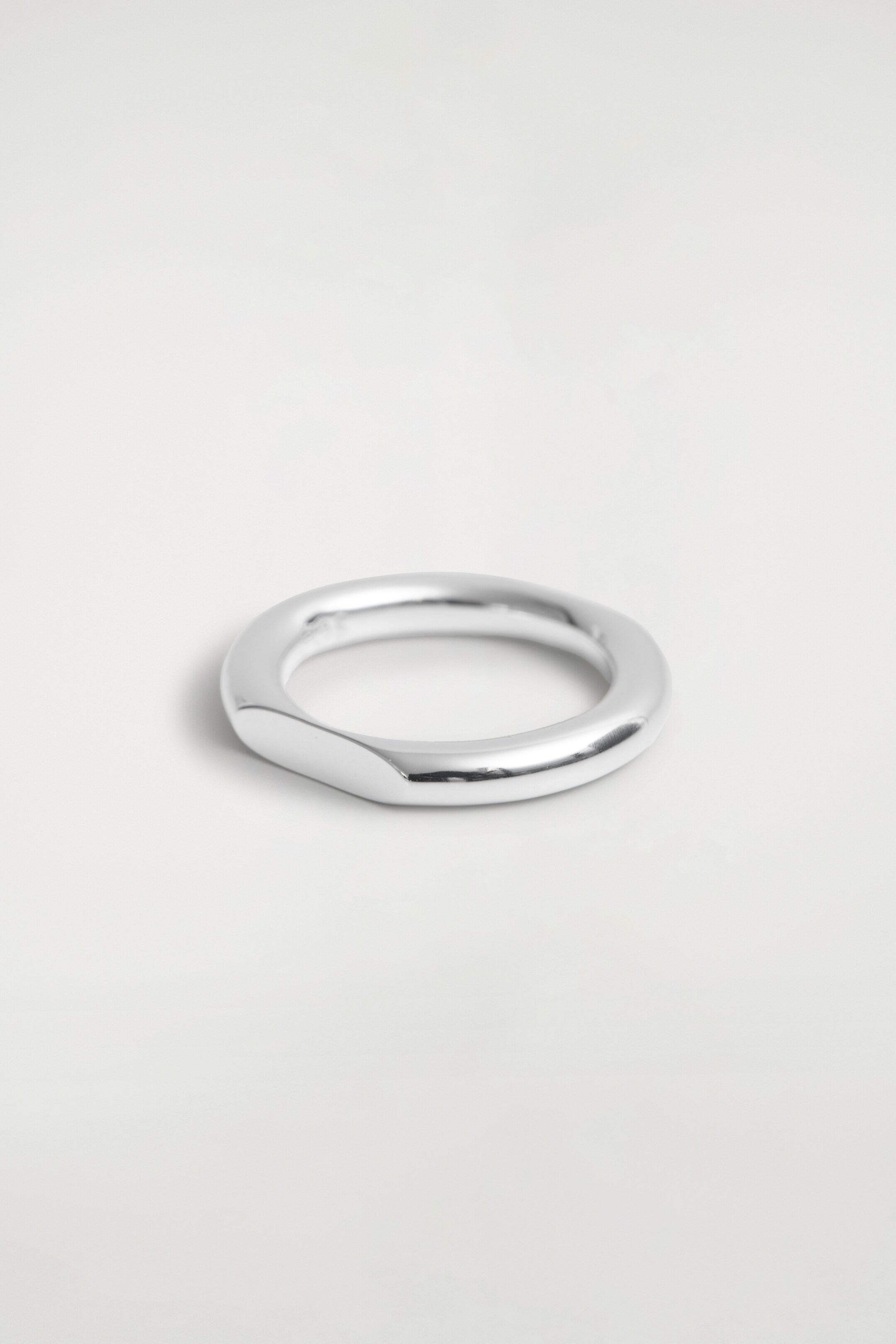 Ver imagen más grande: ANILLO ESCULPIDO - PLATEADO - MUJER | H&M ES 3