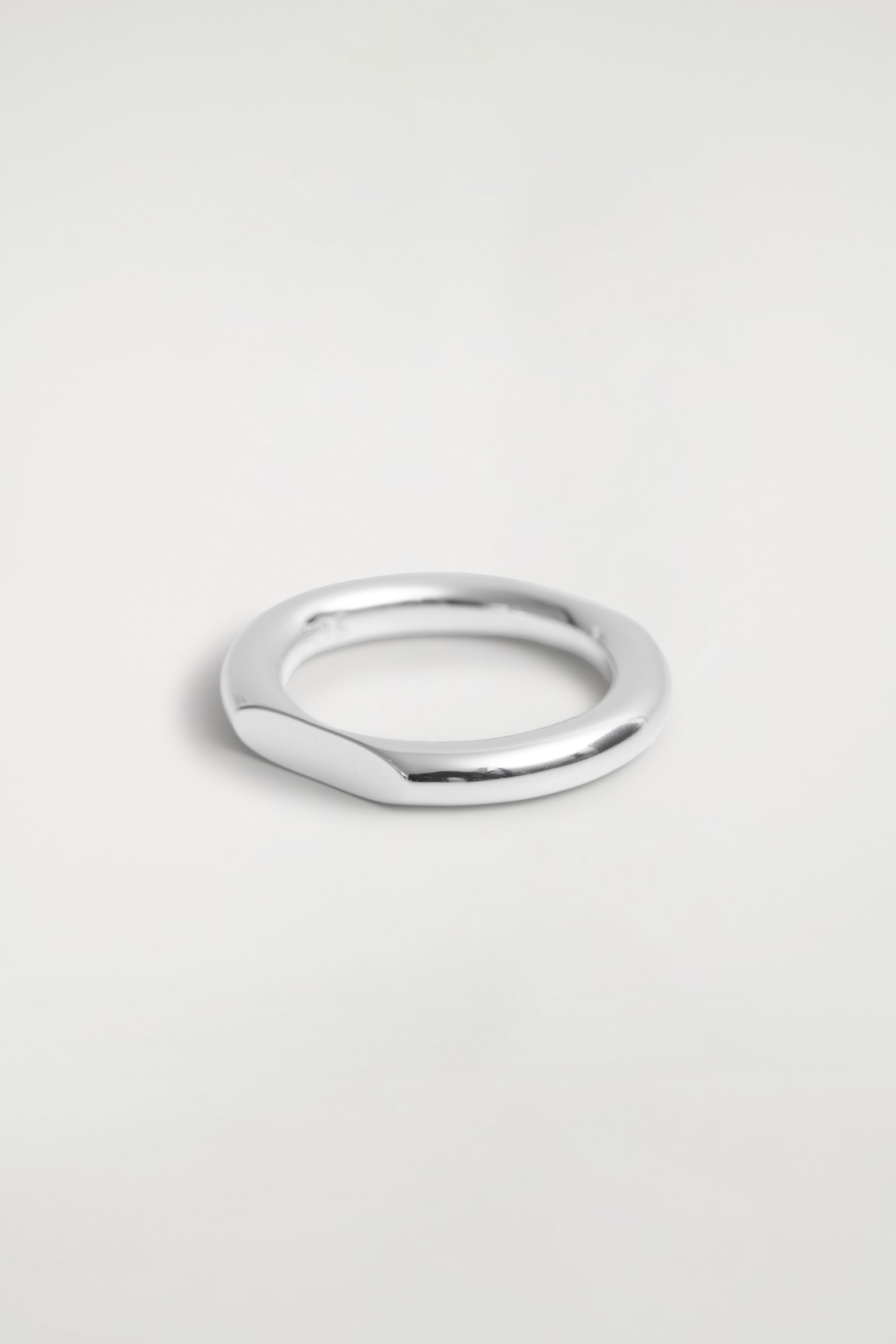 ANELLO DALLE LINEE SCOLPITE - ARGENTO - 3