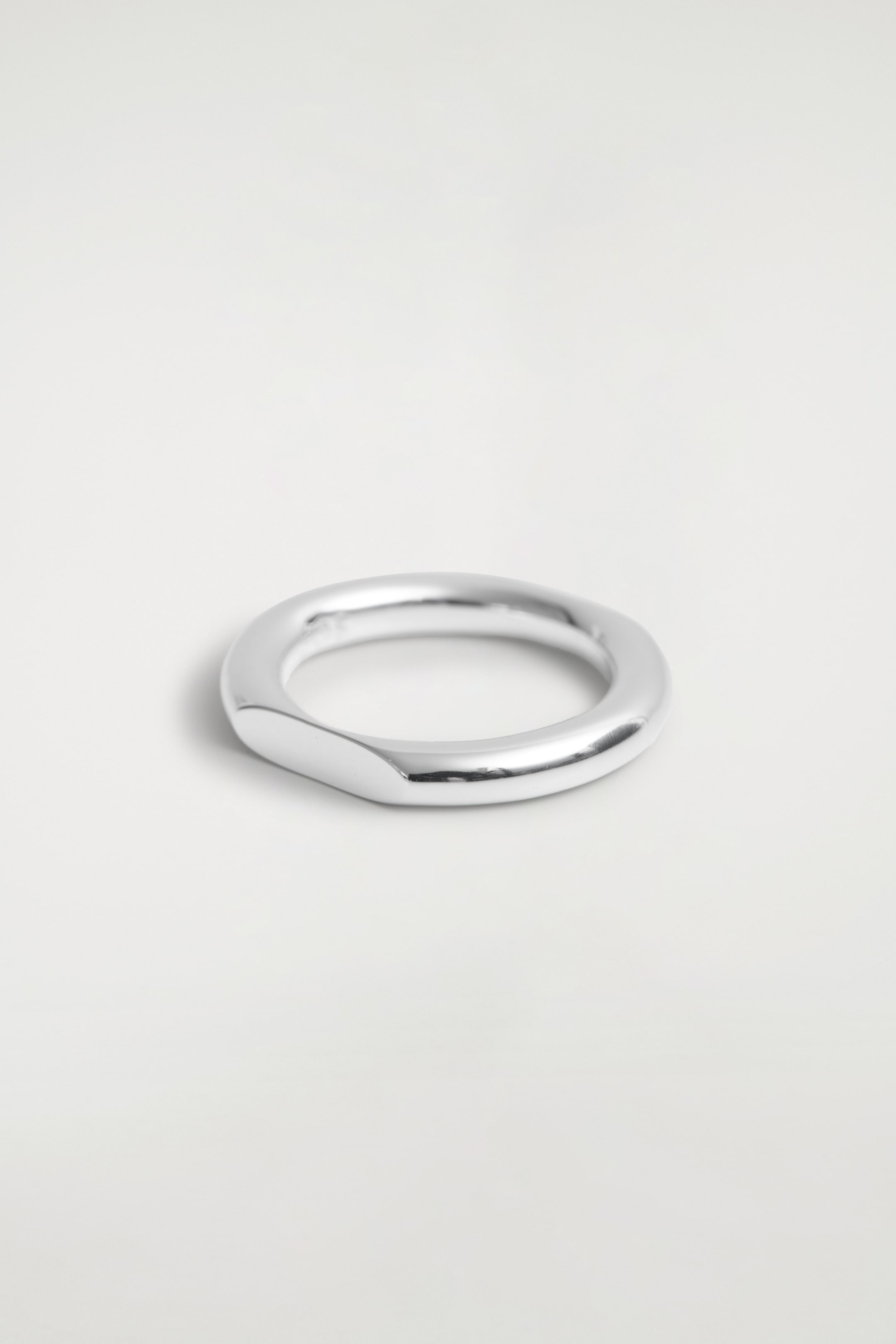 Visualizza immagine più grande: ANELLO DALLE LINEE SCOLPITE - ARGENTO - DONNA | H&M IT 3