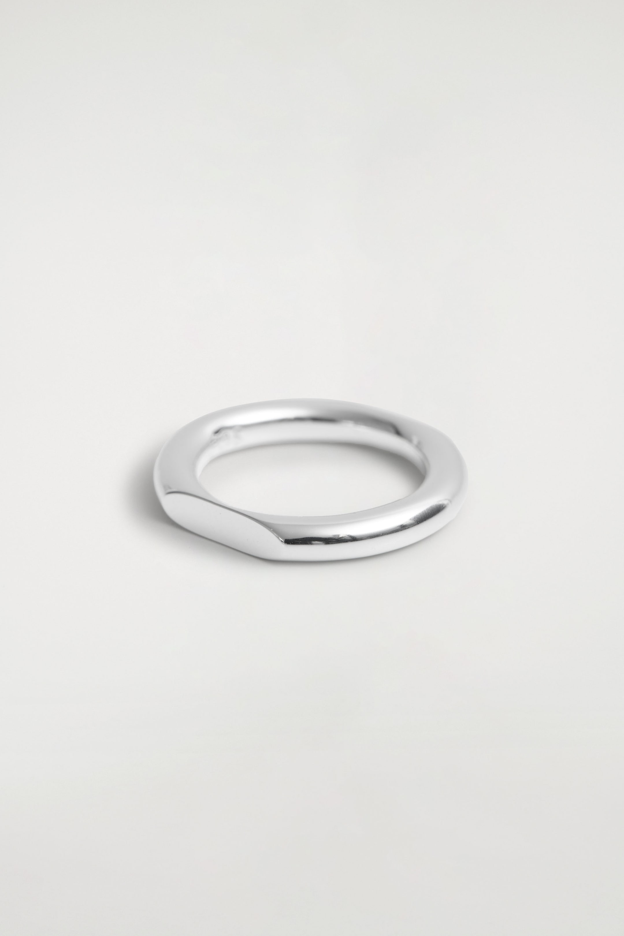 SCULPTED RING