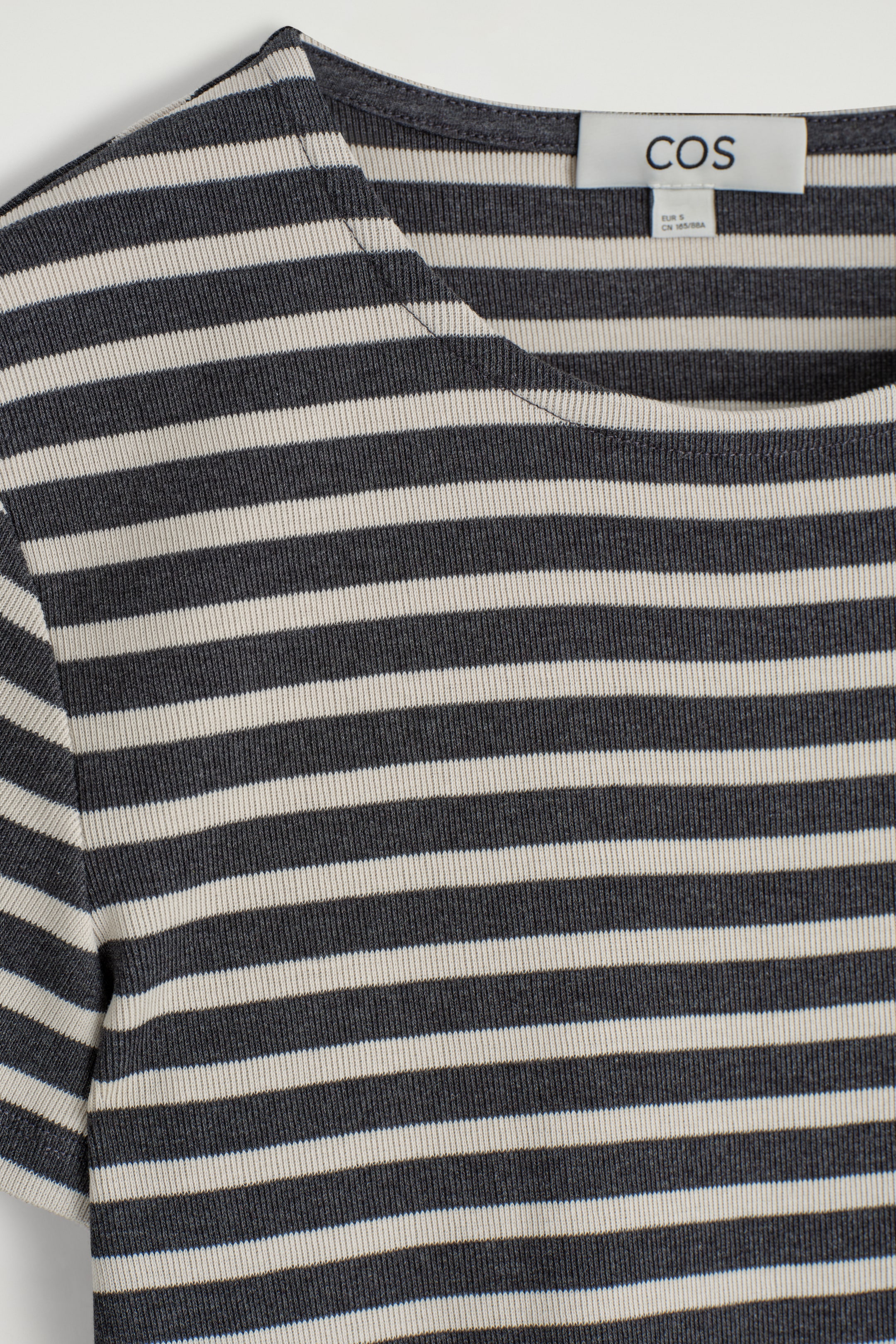 Visa större bild: SLIM-FIT RIBBAD T-SHIRT - GRÅ / RANDIG - DAM | H&M SE 6