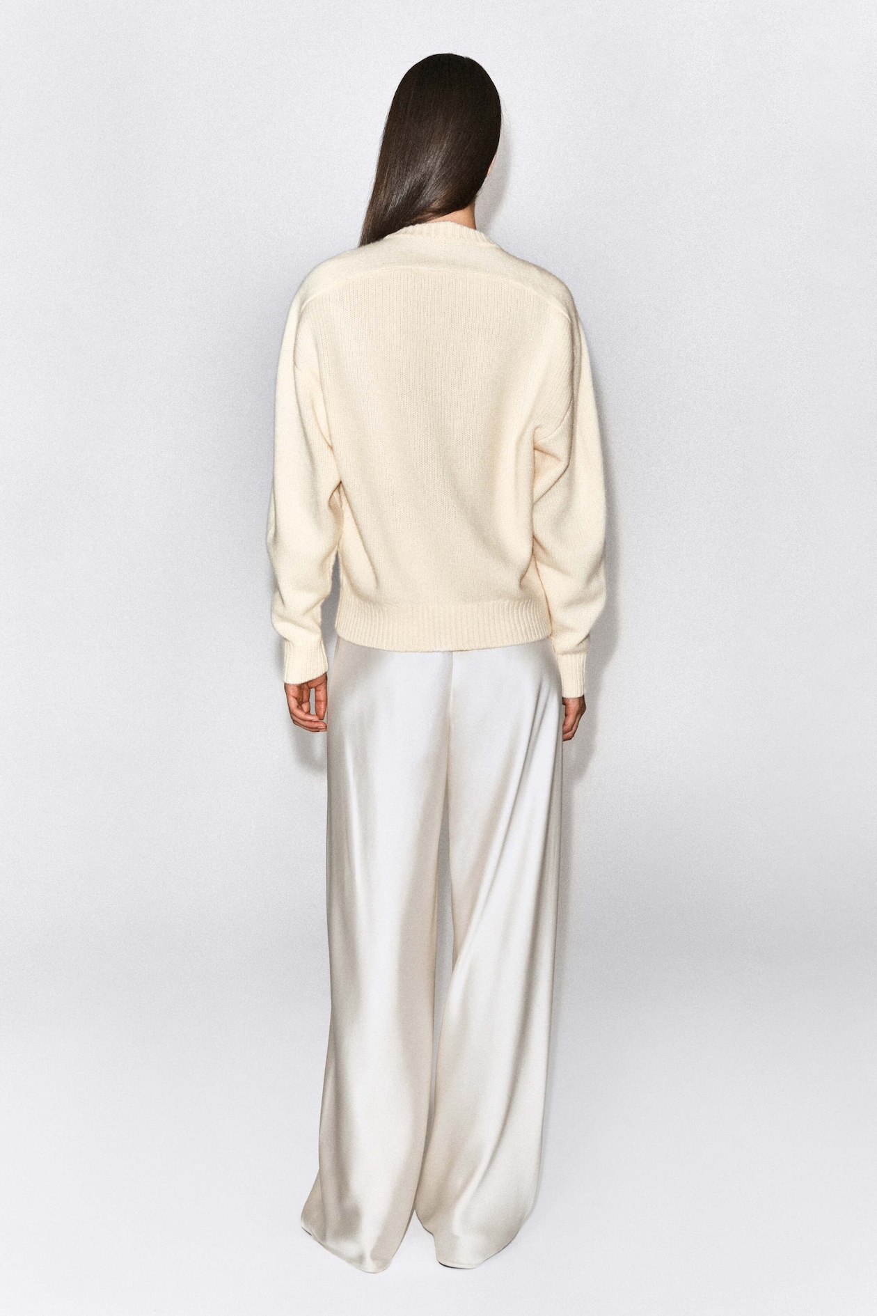 ROUNDED PURE CASHMERE CREW-NECK SWEATER — CREAM