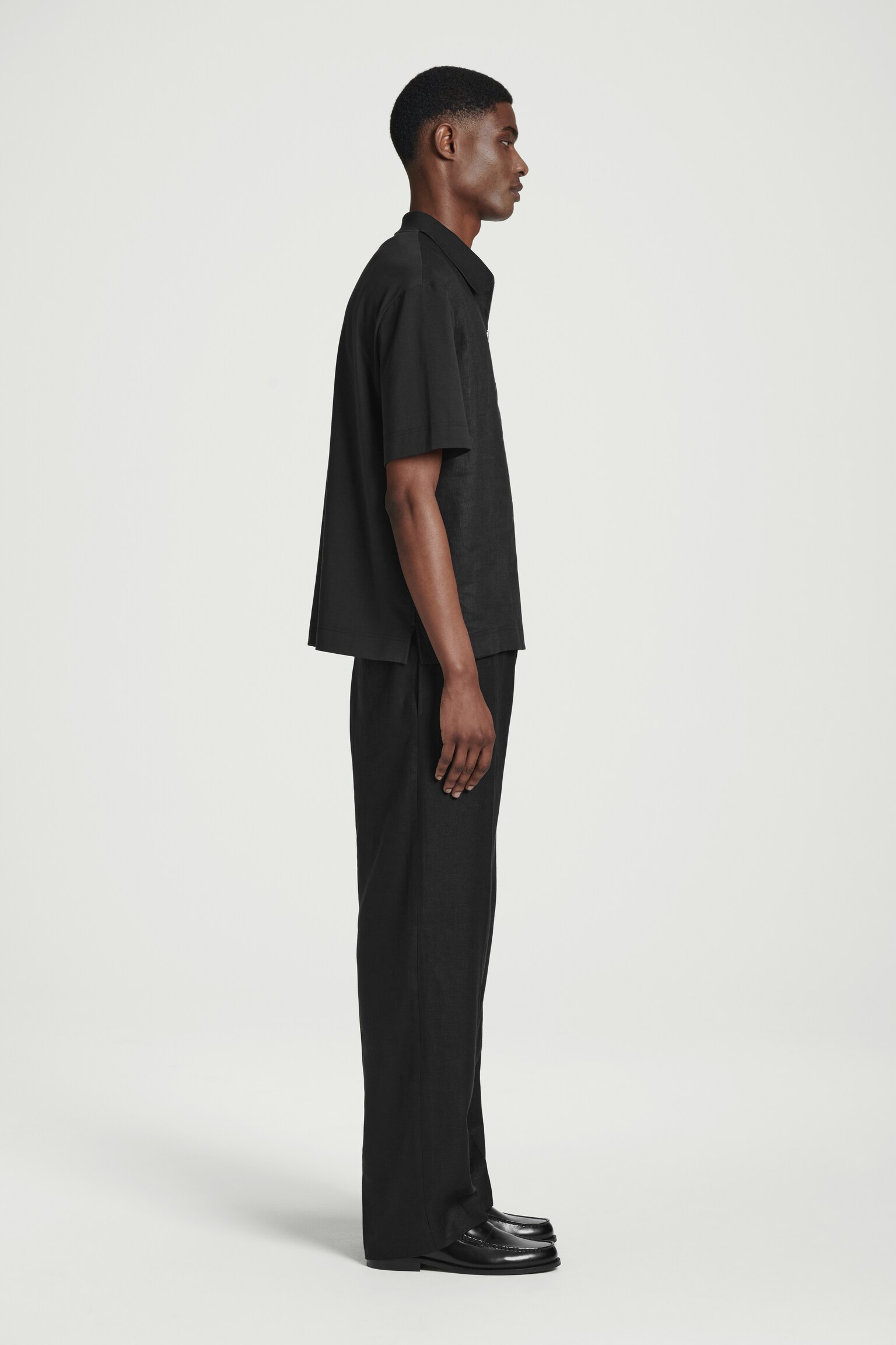 POLO DEMI-ZIPPÉ À PANNEAU CONTRASTÉ EN LIN - NOIR/TAUPE - 4
