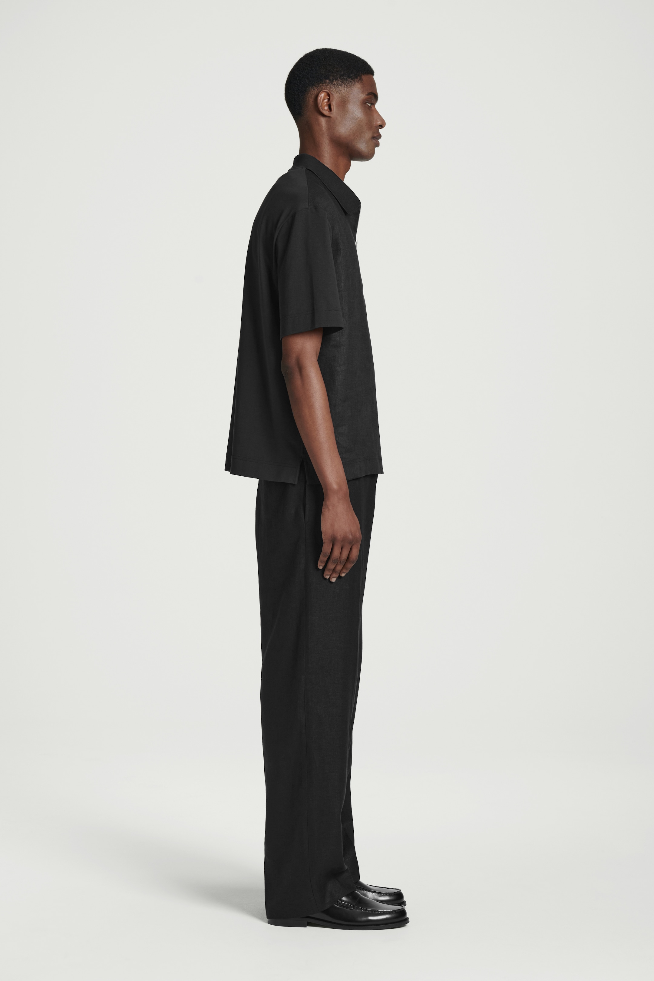 View larger image: CONTRAST-PANEL LINEN HALF-ZIP POLO SHIRT - BLACK - Men | H&M GB 2