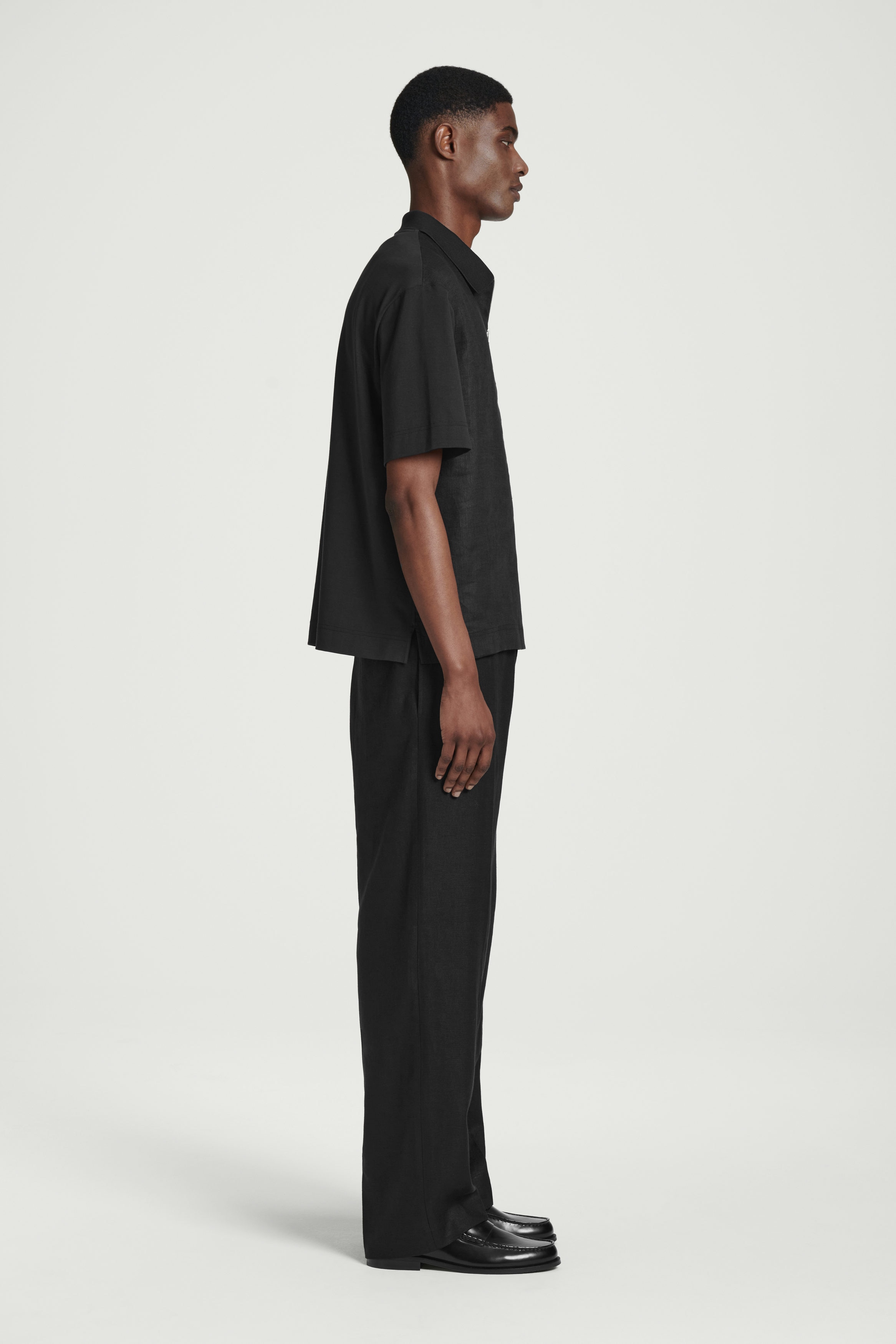 CONTRAST-PANEL LINEN HALF-ZIP POLO SHIRT - BLACK | COS US