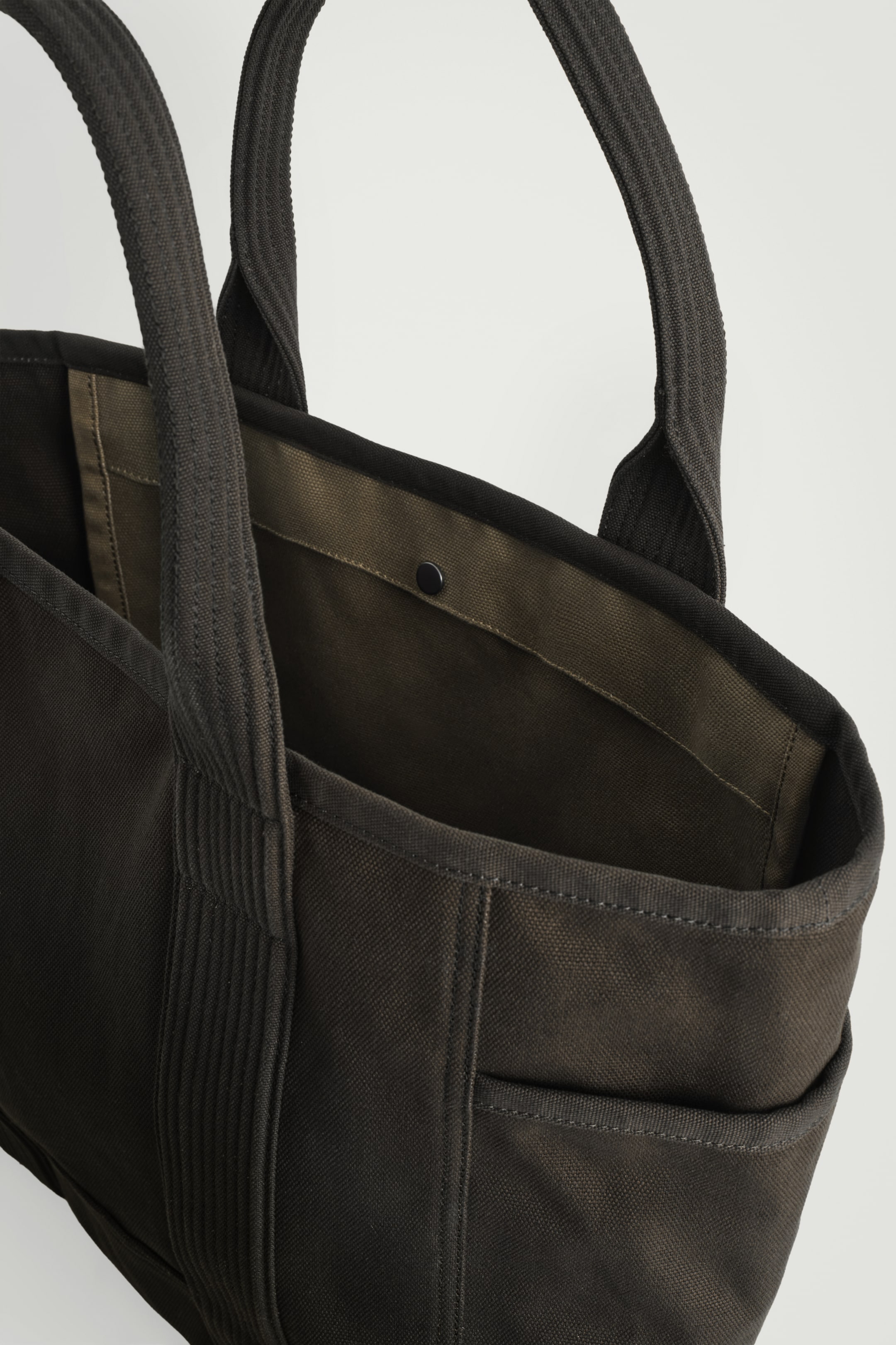 Zobrazit větší obrázek: VELKÁ PLÁTĚNÁ TAŠKA - KHAKI - MUŽI | H&M CZ 4