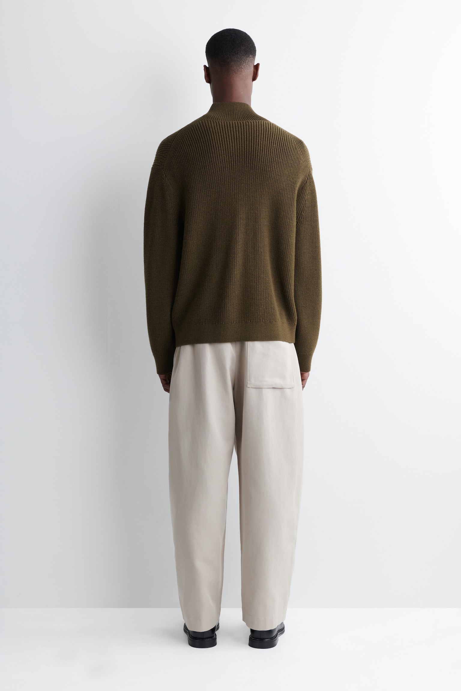 PANTALÓN BARREL FIT CON AJUSTE DE CORDÓN - BEIGE/NEGRO - 6