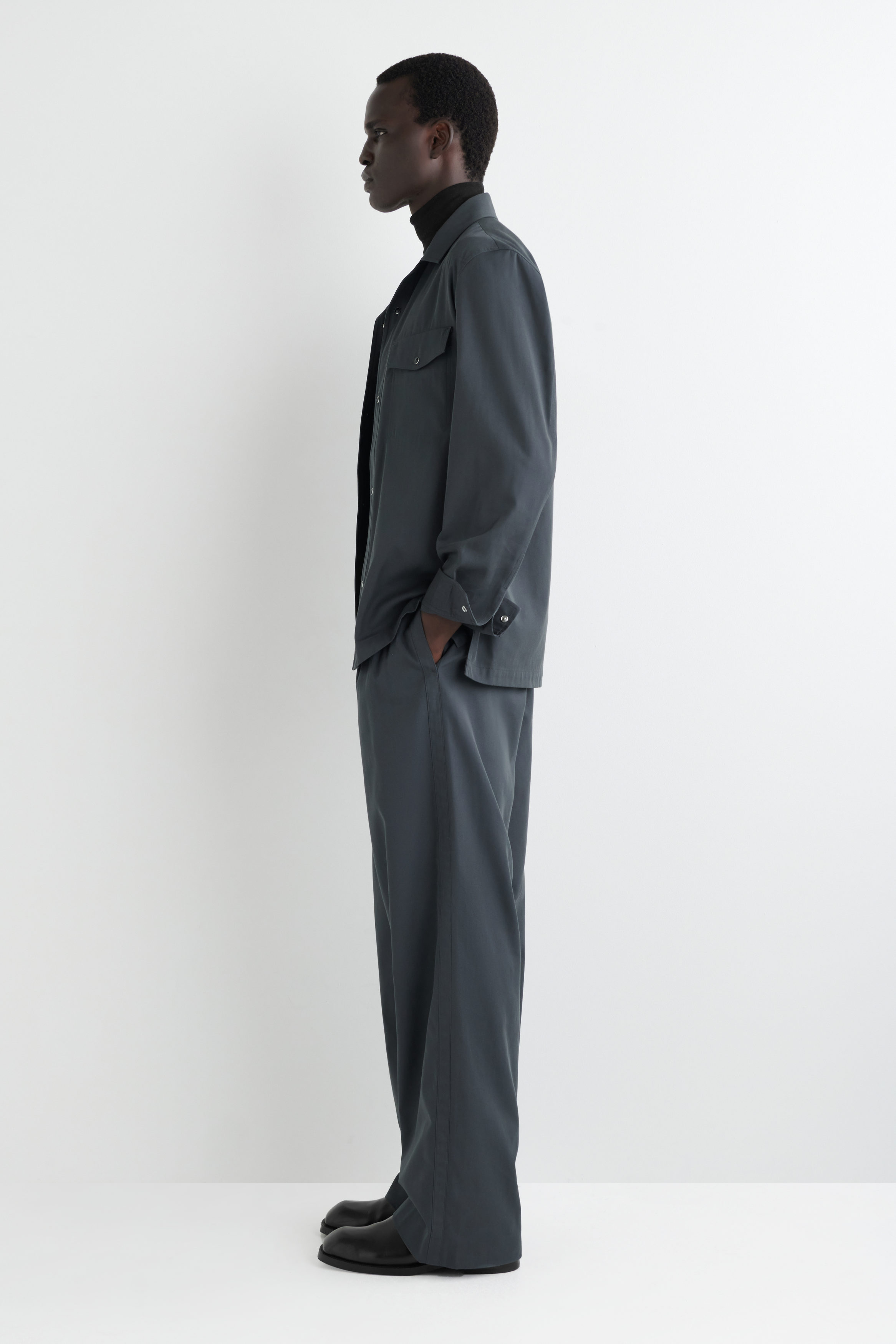 PLEATED WIDE-LEG PANTS - DARK GRAY | COS US