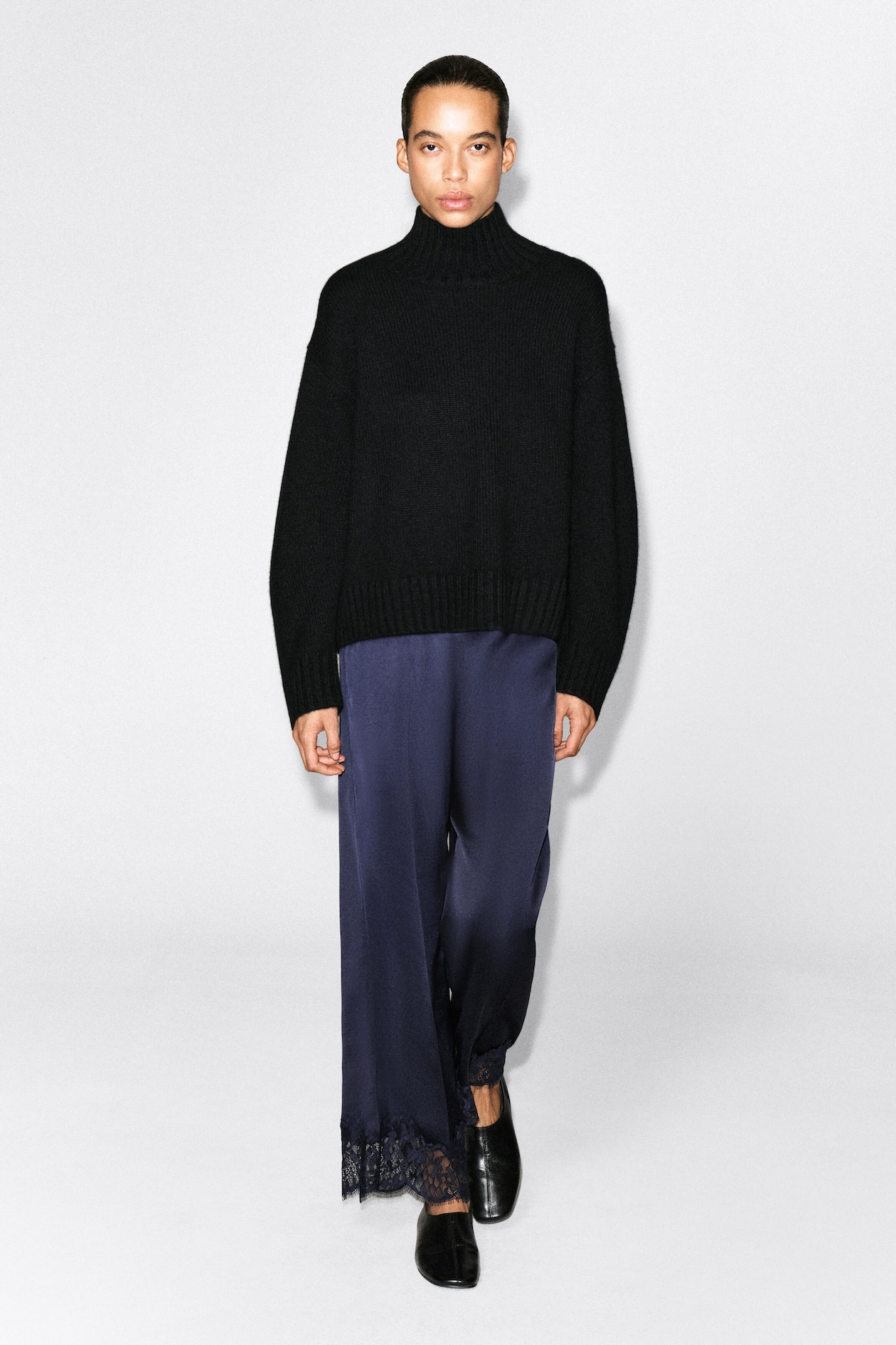 LACE-TRIMMED SATIN PANTS — NAVY