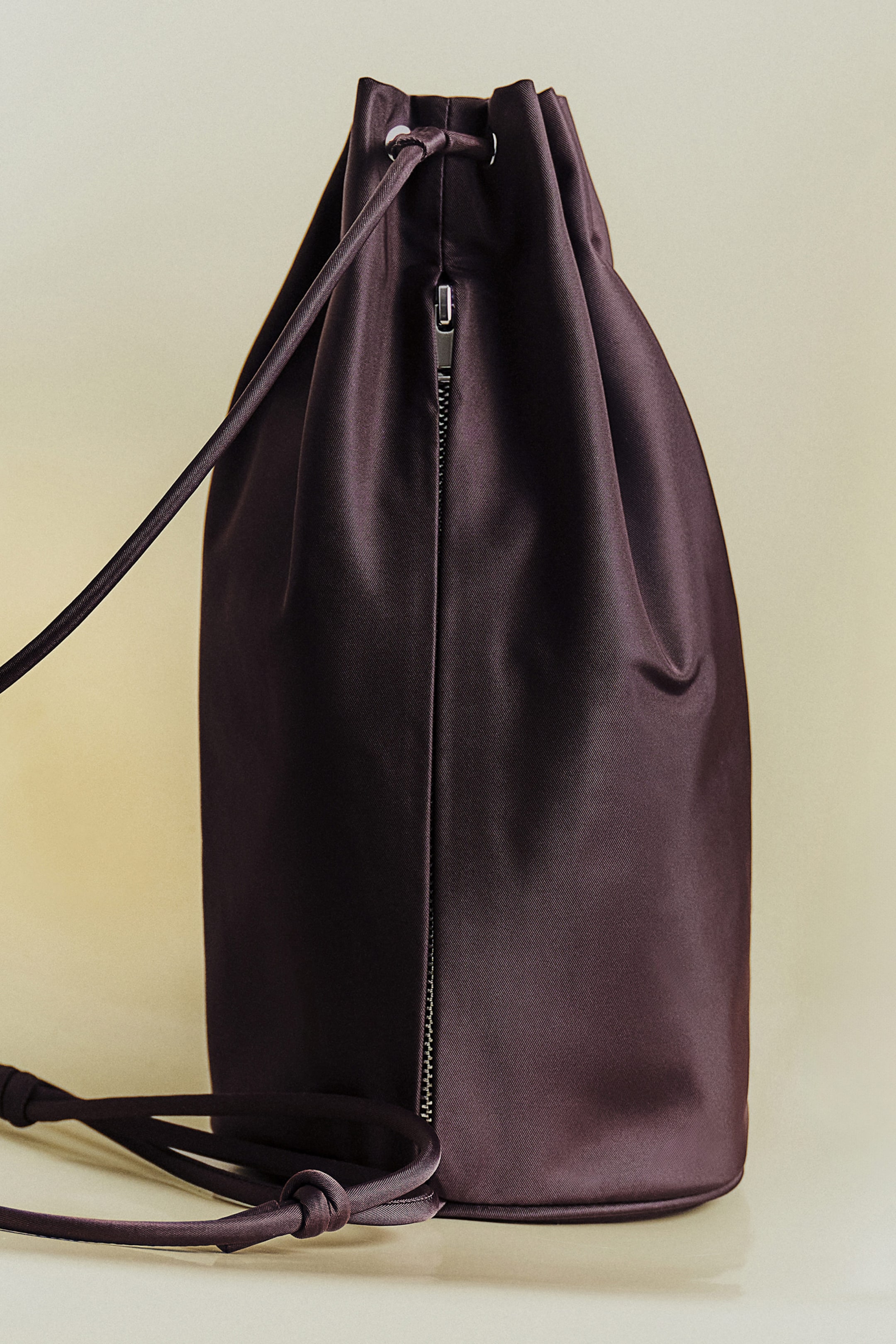 DRAWSTRING CROSSBODY BAG - NYLON