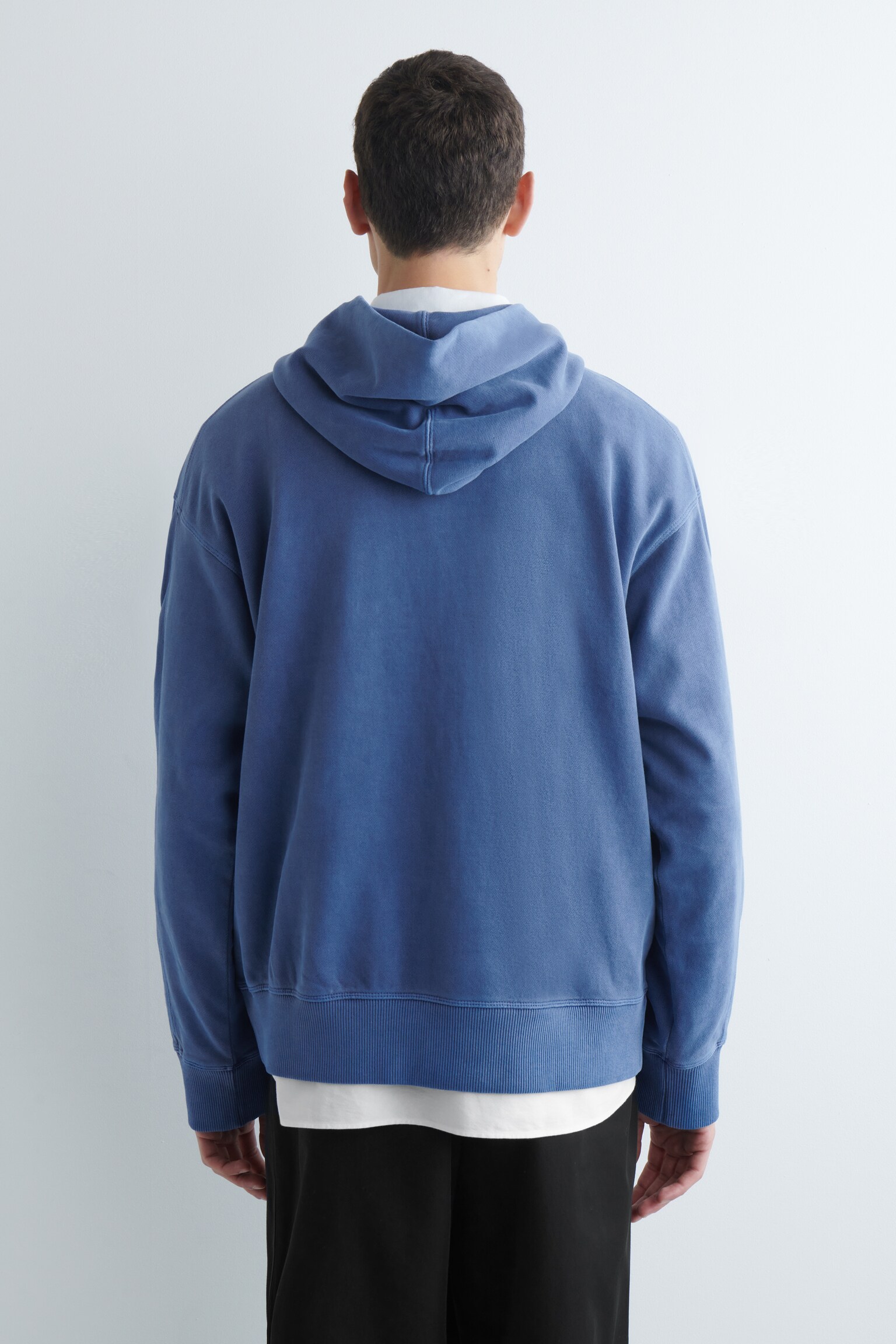 SWEAT À CAPUCHE EN JERSEY DE COTON DÉLAVÉ - BLEU/BLEU/TAUPE - 4