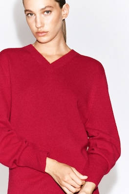SCULPTED PURE CASHMERE V-NECK SWEATER — RED 3