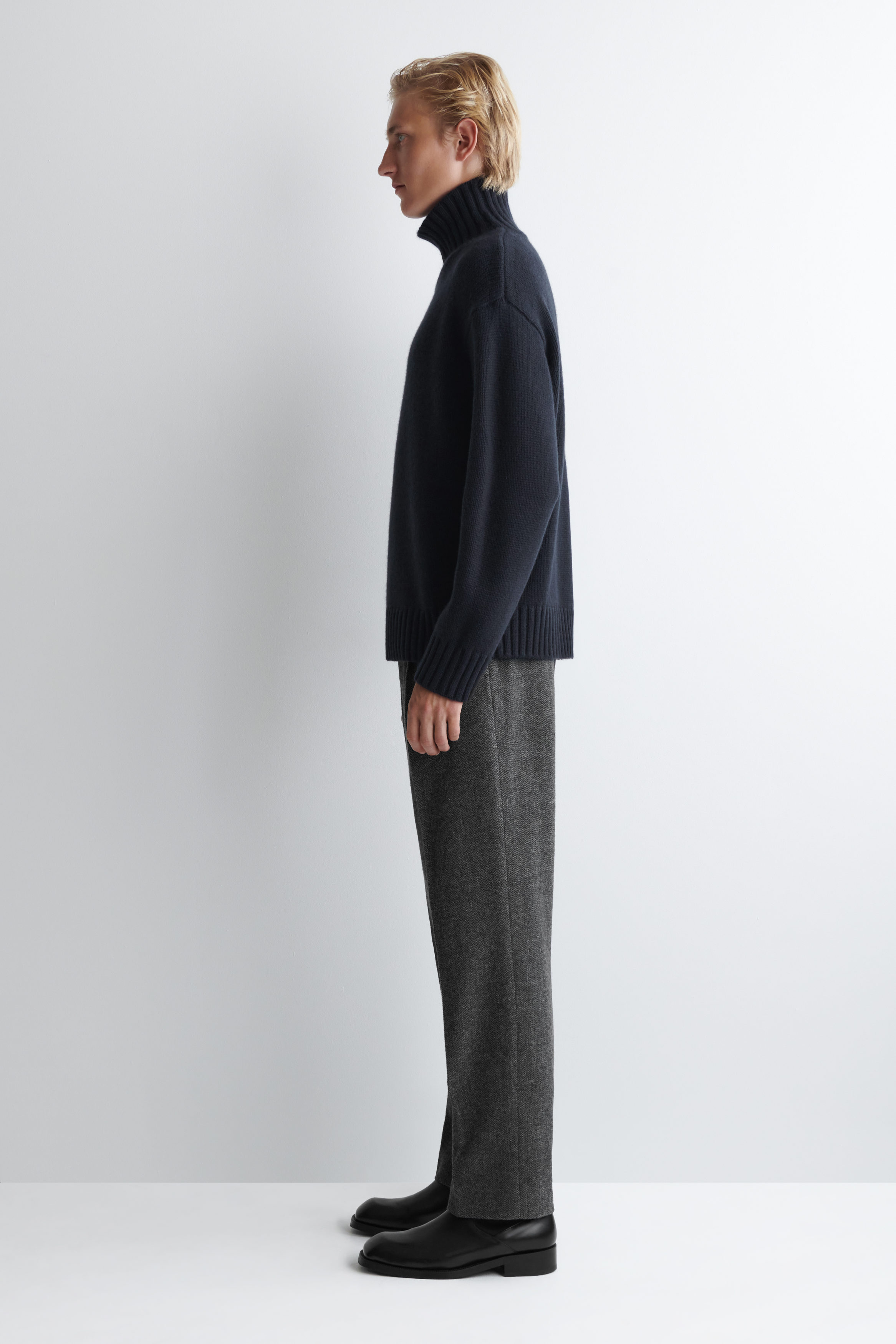 【美品】COS ドライバーズニット ファンネルネック ウール100% NAVY COS ファンネルネックウールジャケット ドライバーズニット - メルカリ