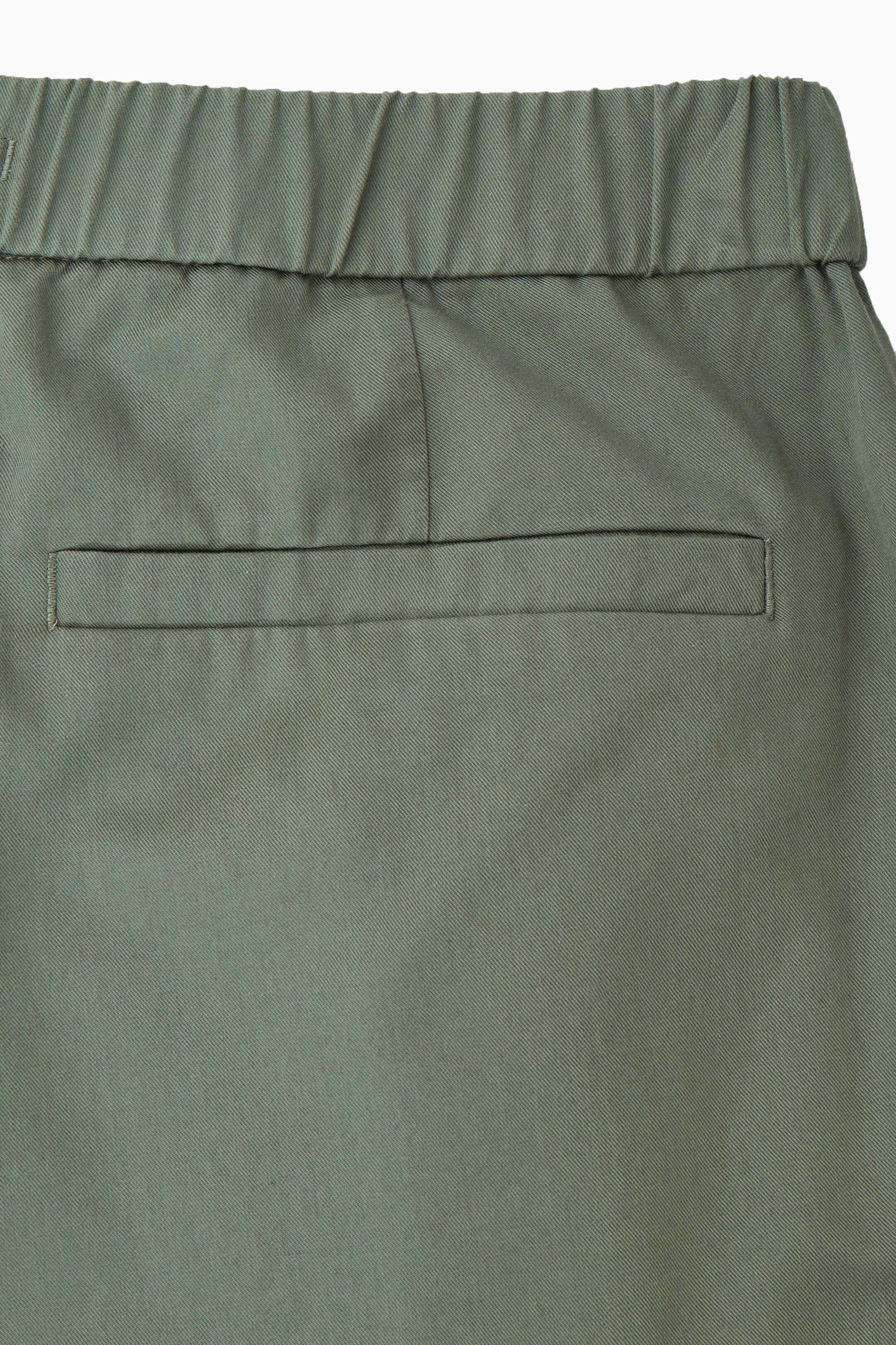 Agrandir l'image: PANTALON FUSELÉ EN SERGÉ - VERT - HOMME | H&M CH 6