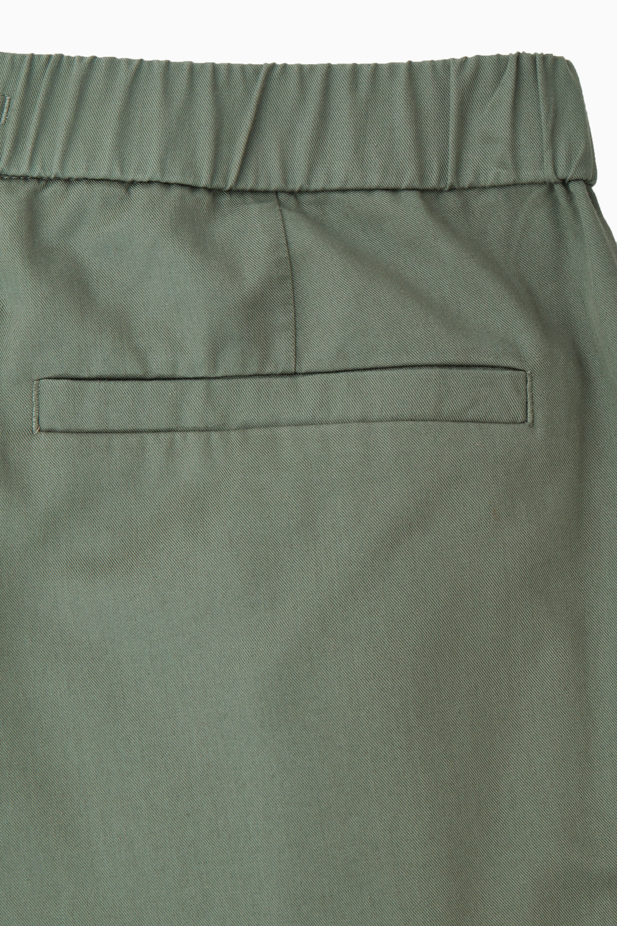 Grotere afbeelding bekijken: TWILL TAPS TOELOPENDE BROEK - GROEN - HEREN | H&M BE 6