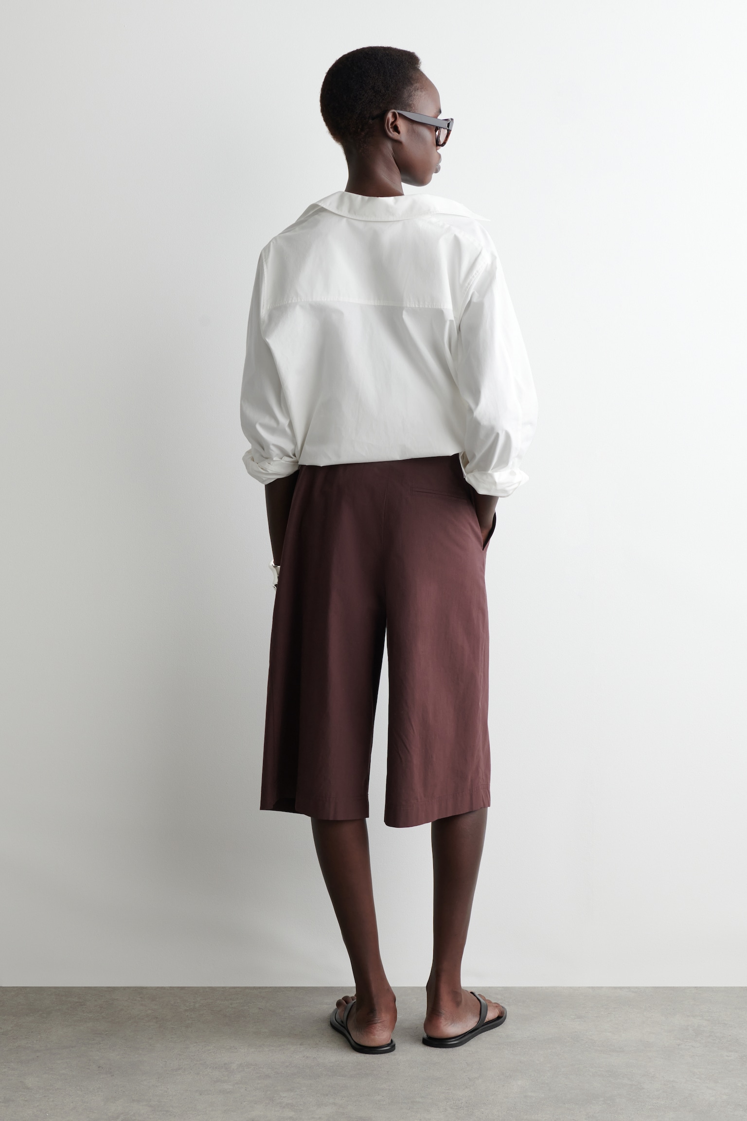 BERMUDAS CRUZADAS CON CINTURÓN - BURDEOS/NEGRO - 4