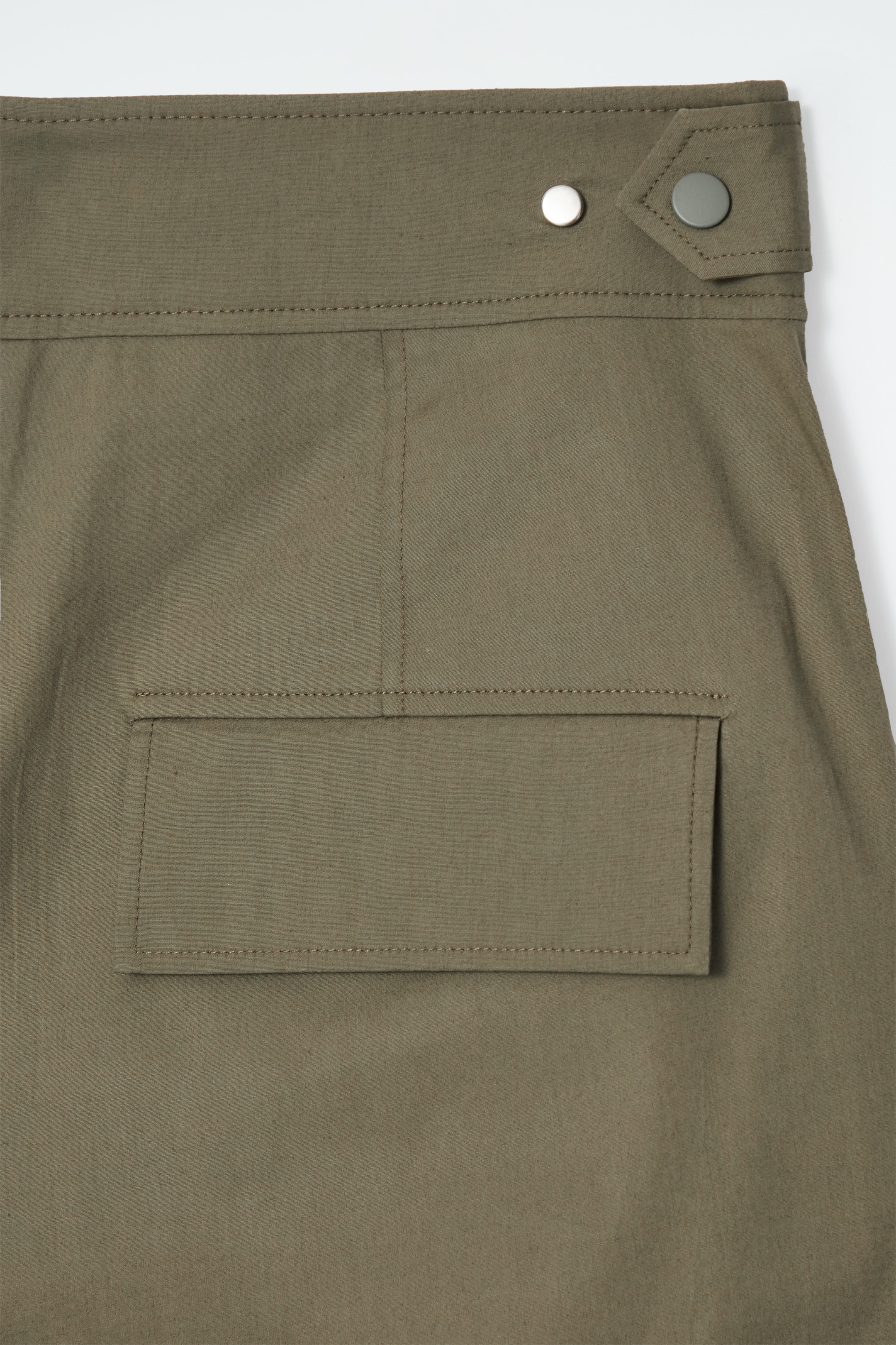 Größeres Bild ansehen: UTILITY-HOSE MIT BARREL-BEIN - KHAKI - Ladies | H&M DE 3