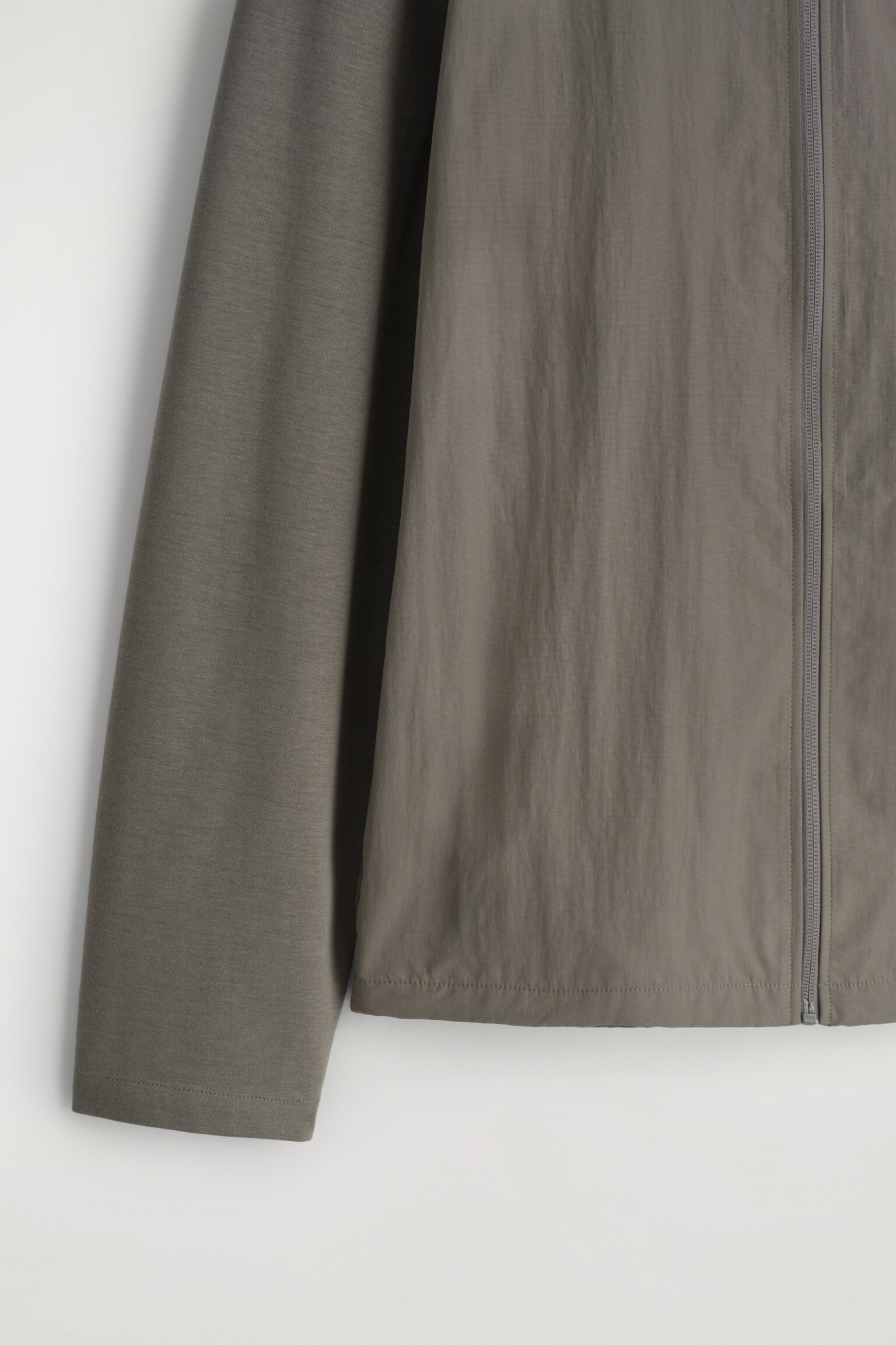 CHAQUETA BOMBER CON PANELES DE NAILON - MARRÓN GRISÁCEO/NEGRO - 8