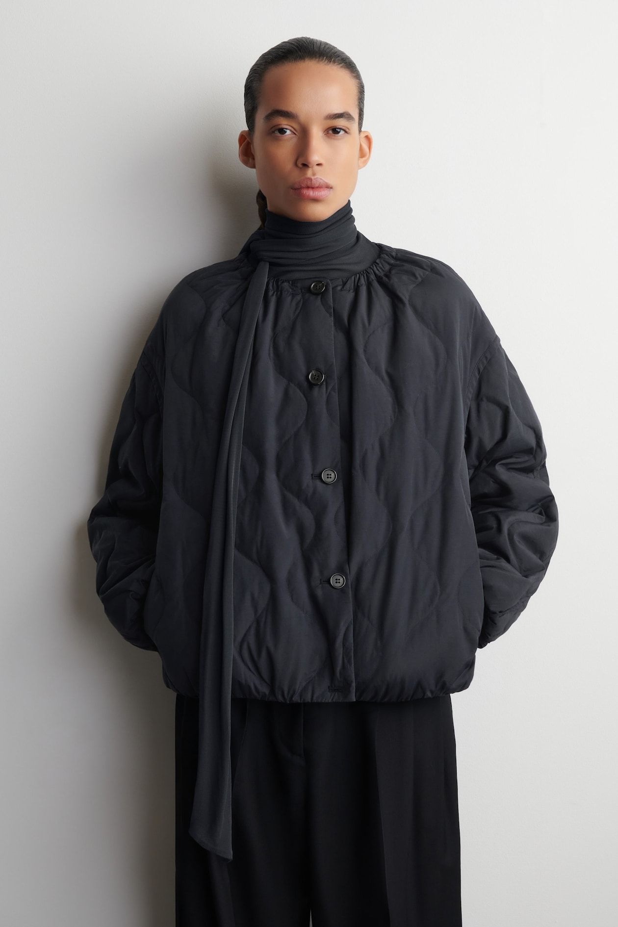 GATHERED QUILTED DOWN JACKET — NAVY