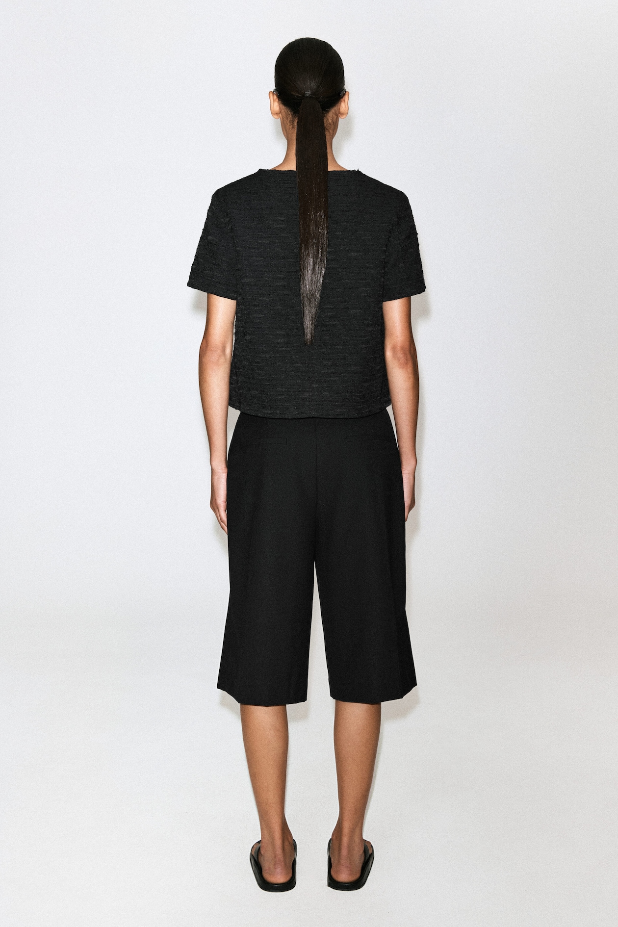 TAILORED BERMUDA SHORTS — BLACK