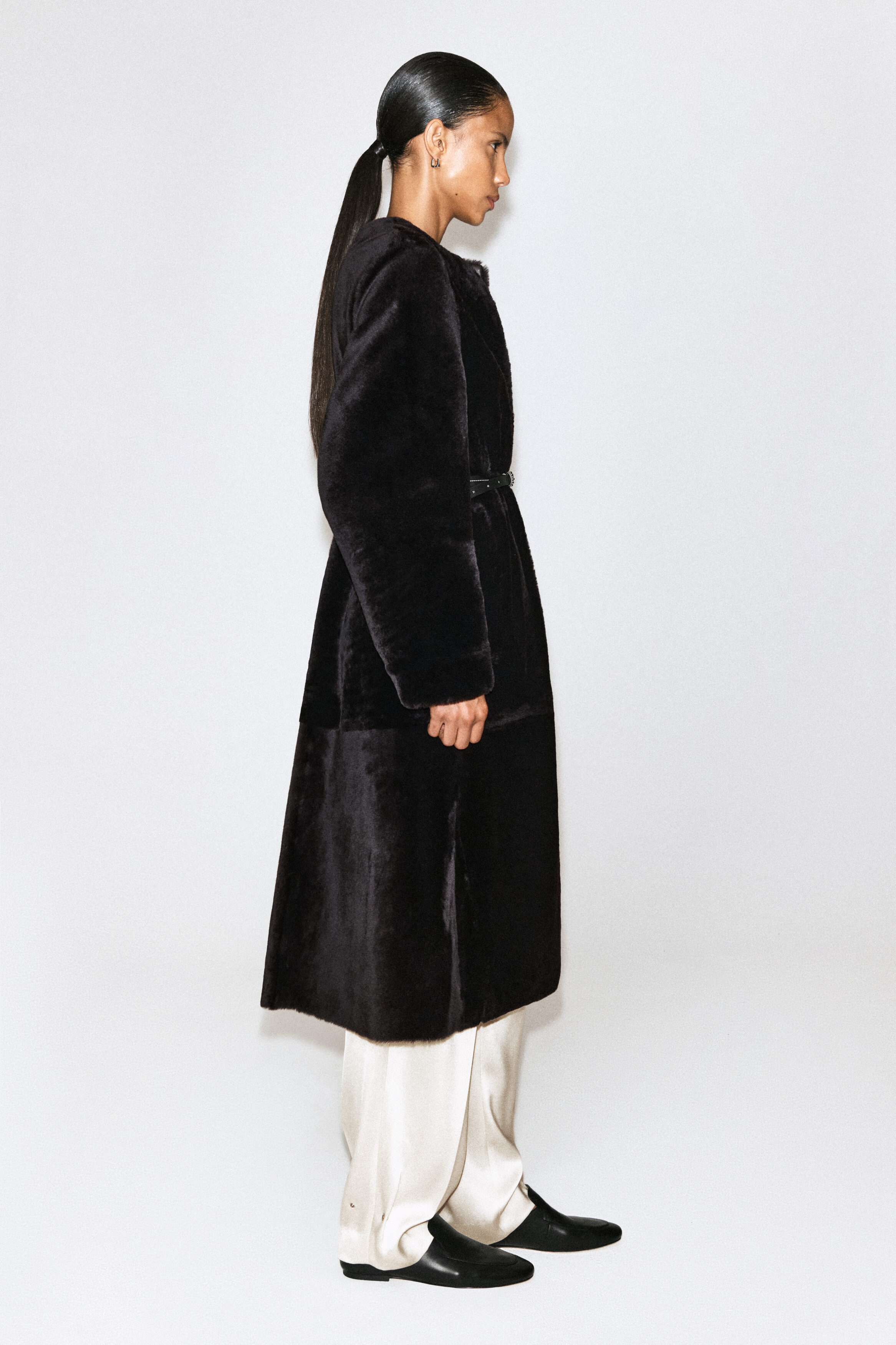 COLLARLESS SHEARLING COAT - thumbnail 4