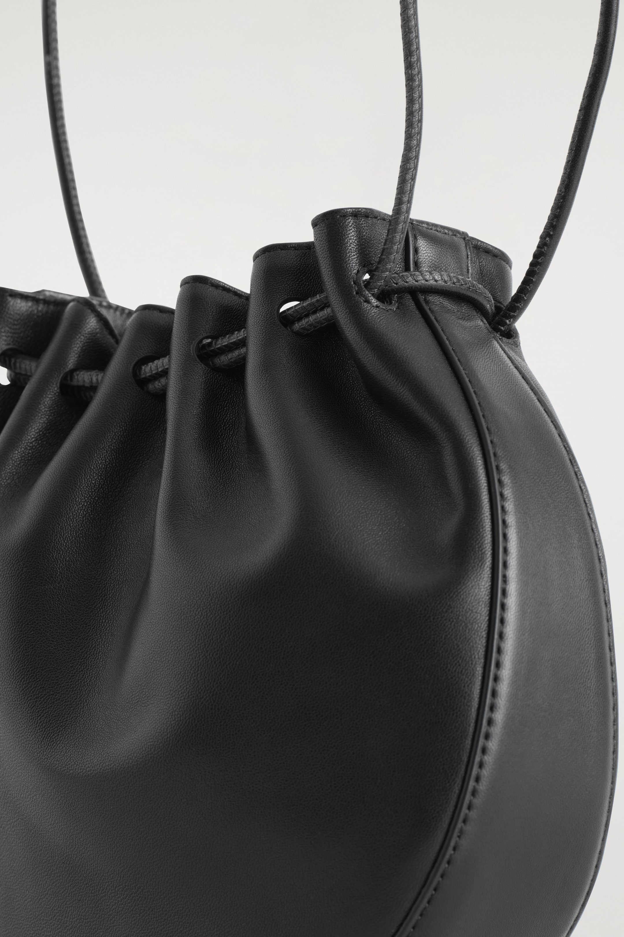 GATHERED POUCH BAG - LEATHER