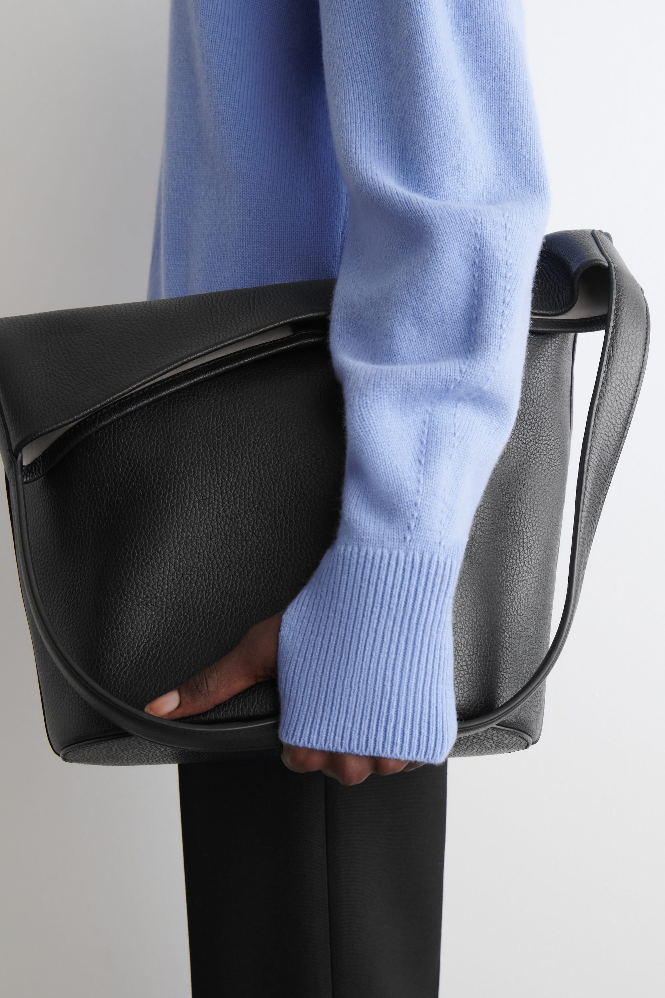 MERINO WOOL V-NECK SWEATER
