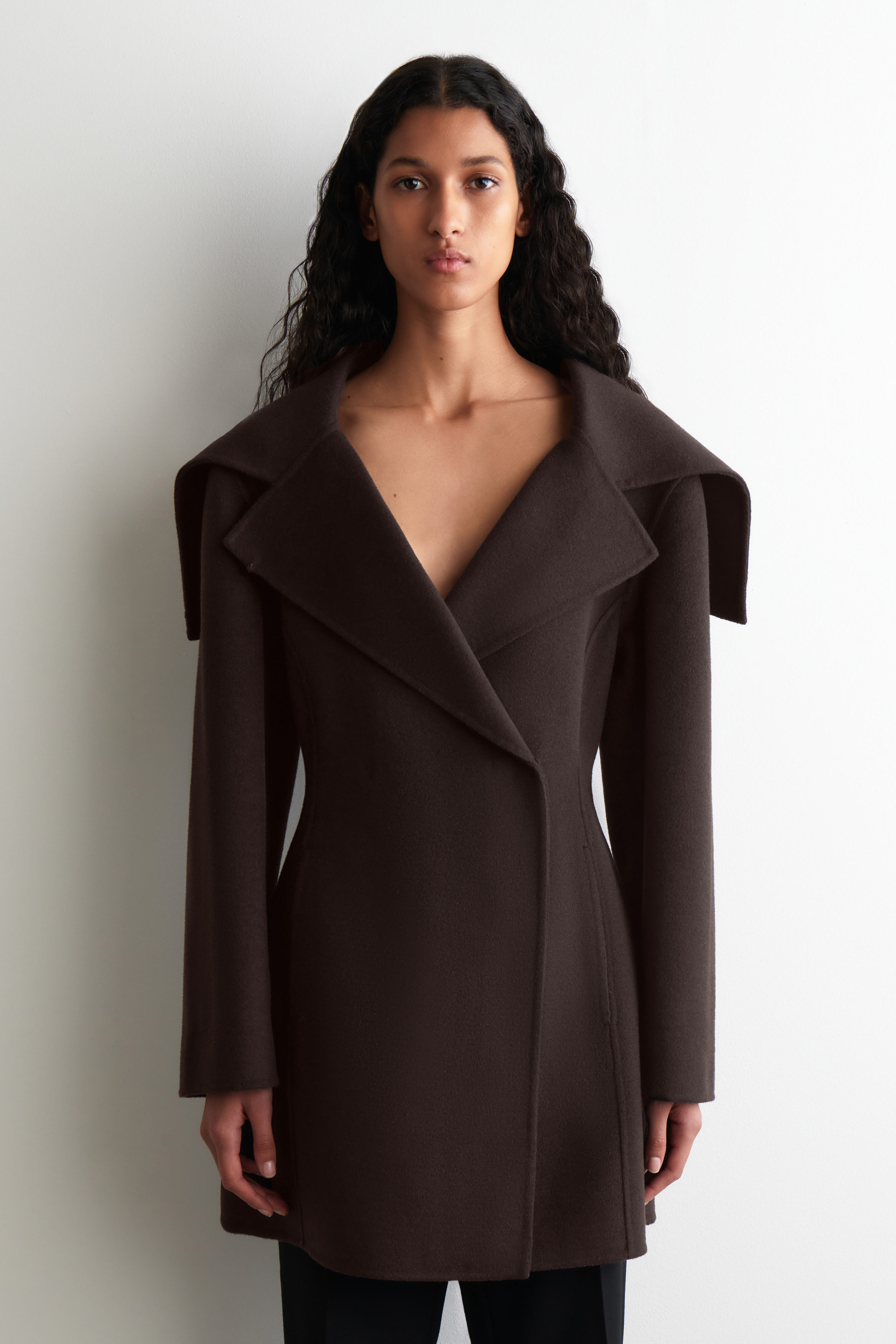 SCULPTED DOUBLE-FACED WOOL COAT - CHOCOLATE | COS