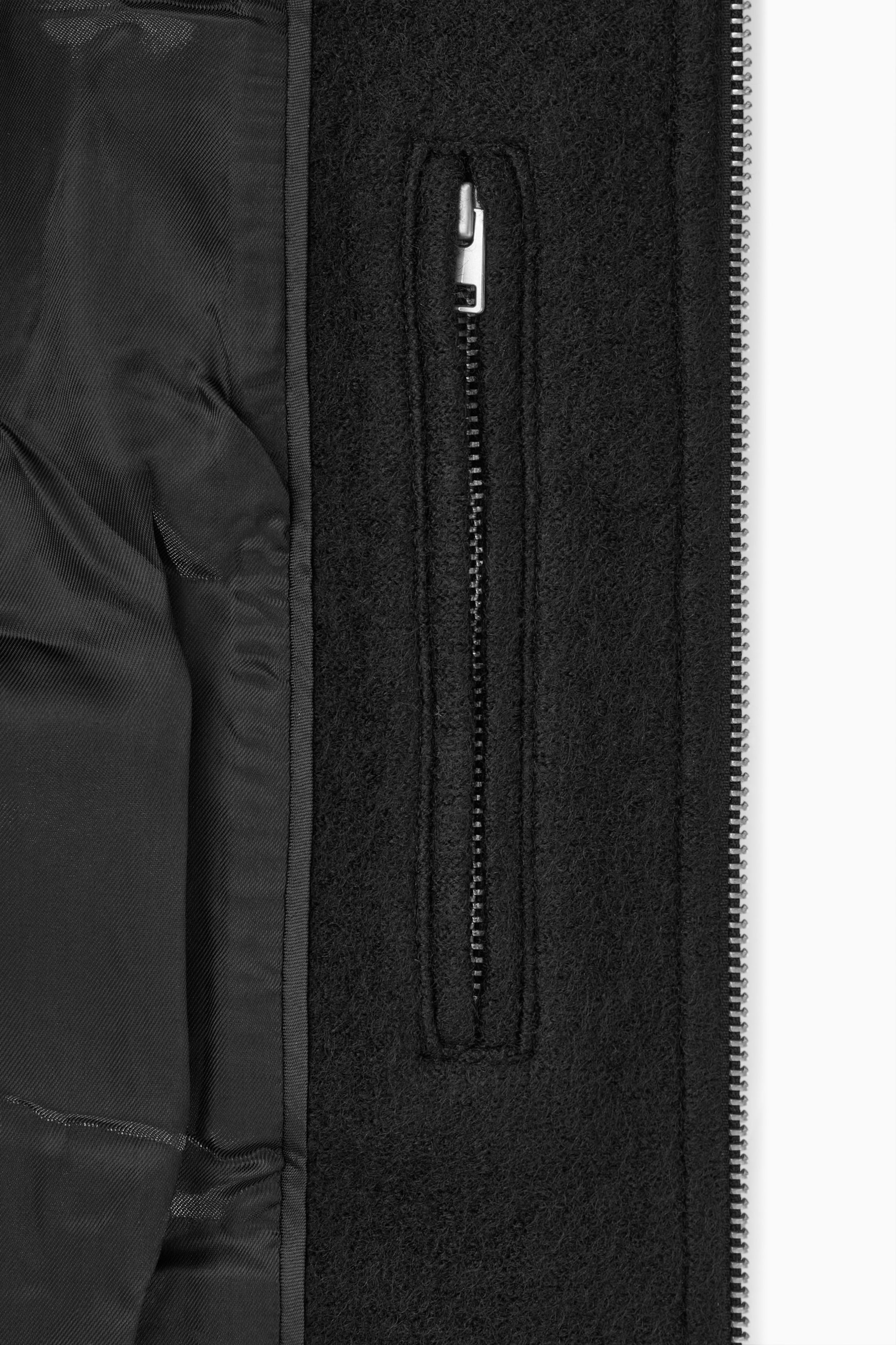 StillMedia/DescriptiveDetail