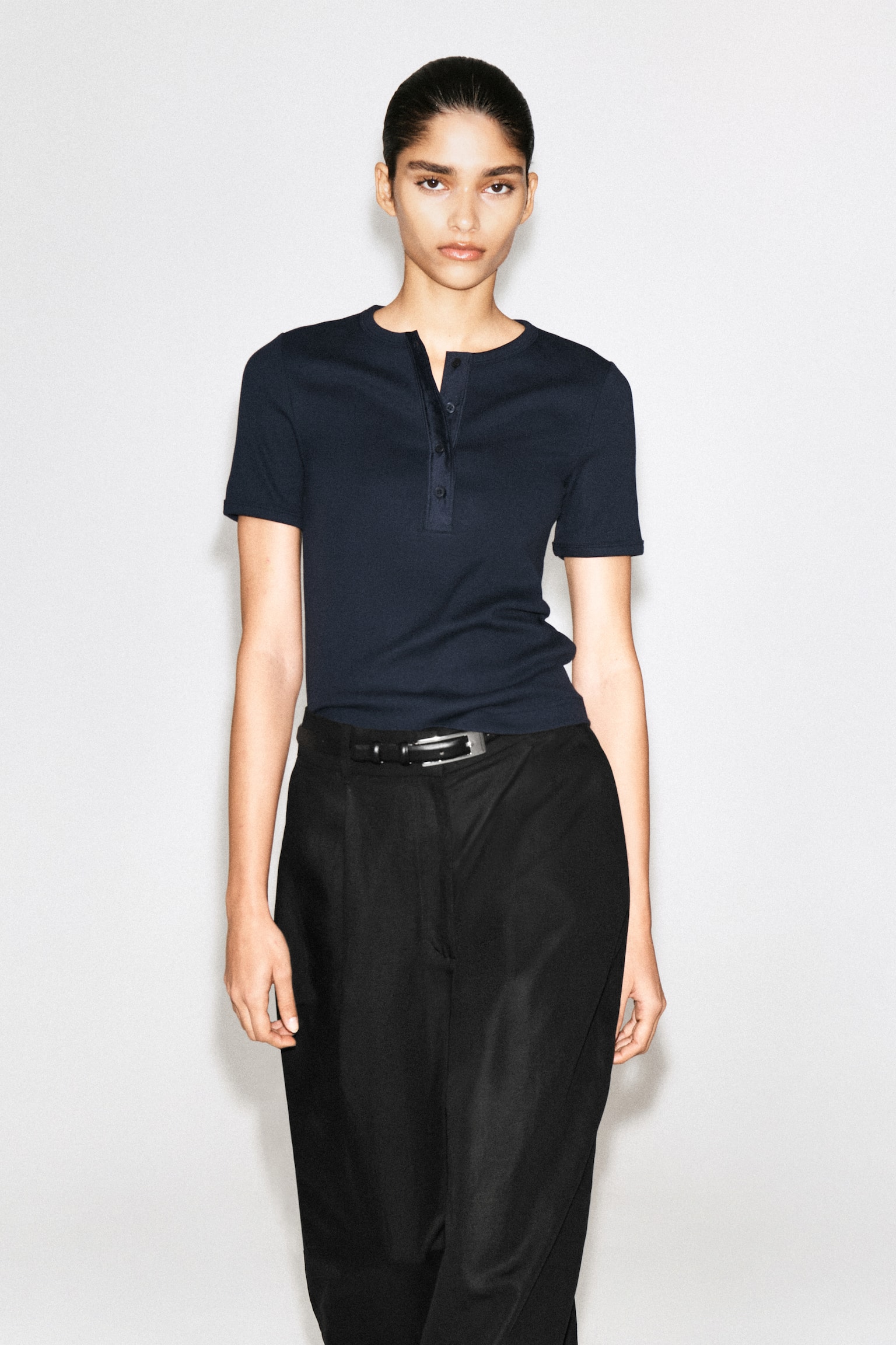RIBBED HENLEY T-SHIRT - כחול נייבי/לבן - 1