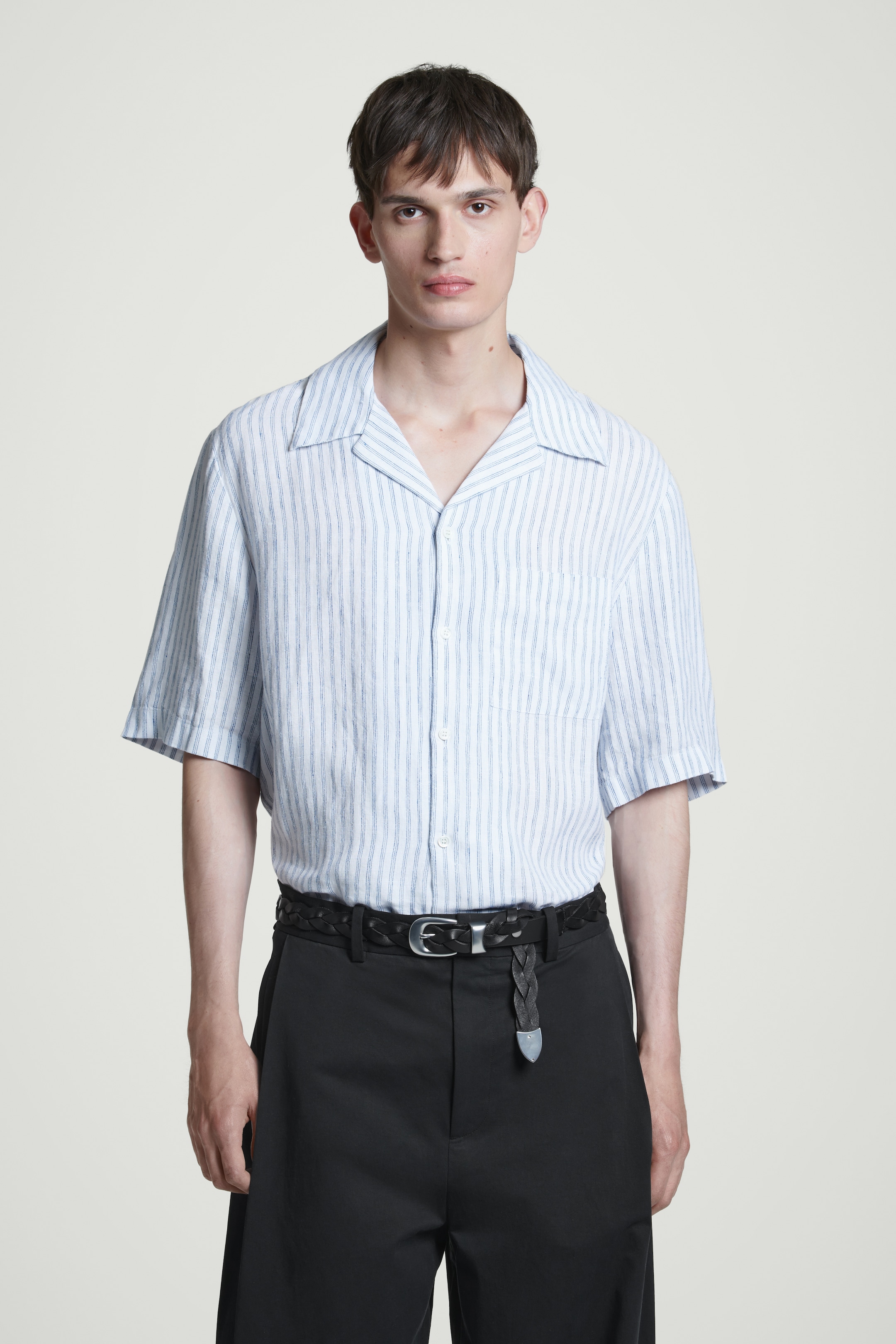 Grösseres Bild ansehen: HEMD MIT REVERSKRAGEN - WEISS/BLAU/GESTREIFT - HERREN | H&M CH 1
