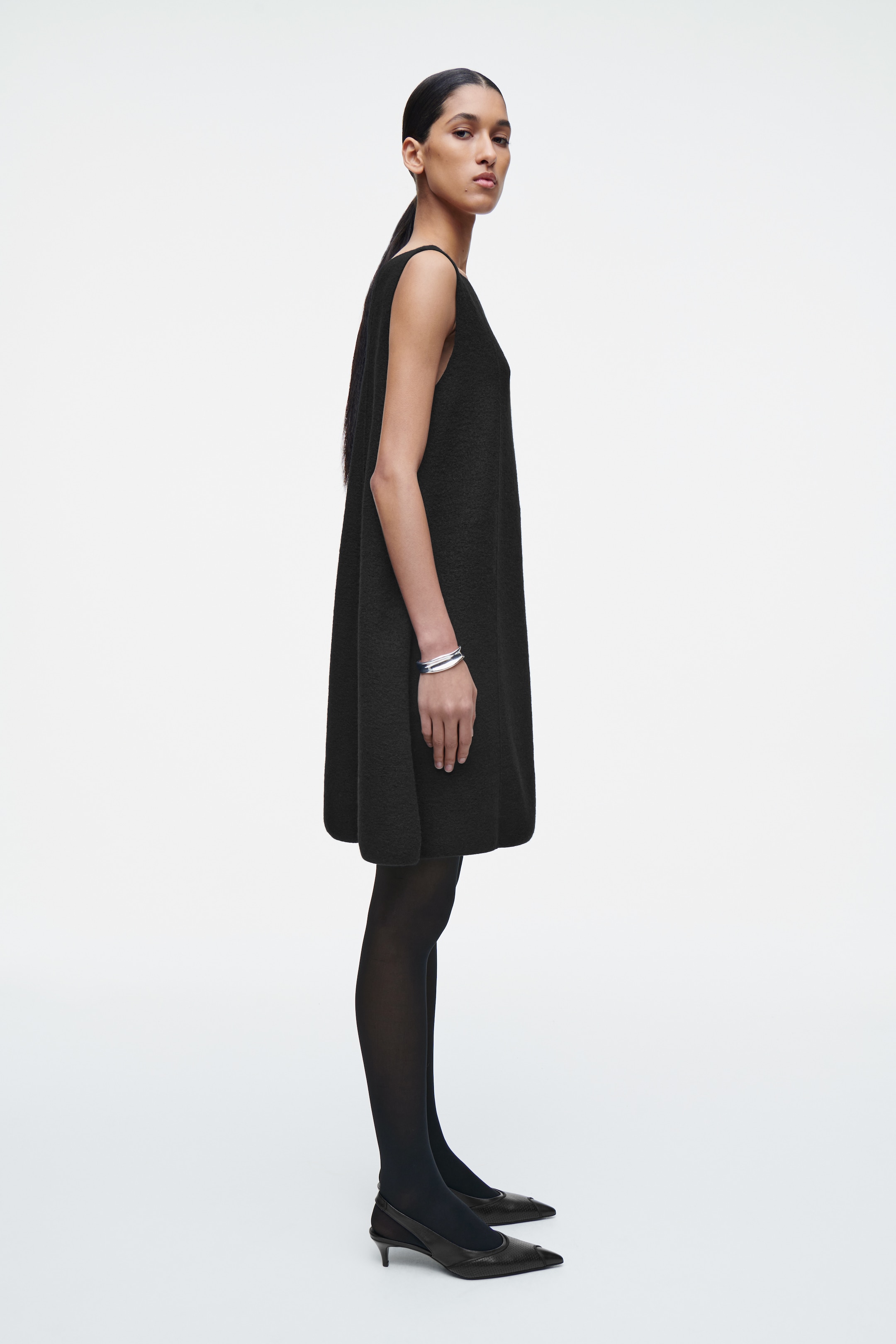 Grösseres Bild ansehen: WOLL-ETUIKLEID AUS MEHREREN BAHNEN - SCHWARZ - DAMEN | H&M CH 4