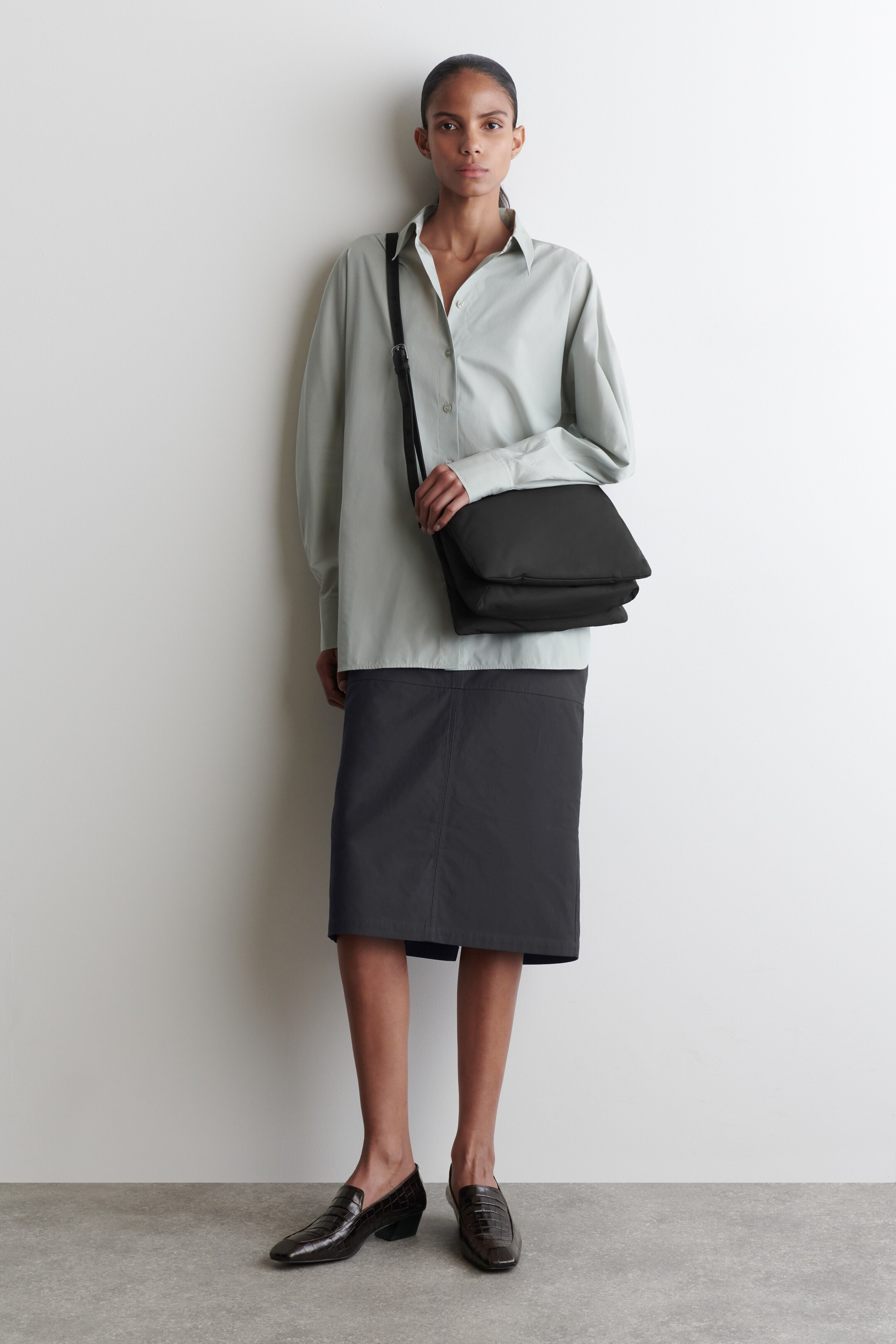 Visa större bild: TRIFOLD VADDERAD CROSSBODY-VÄSKA - SVART - DAM | H&M SE 2
