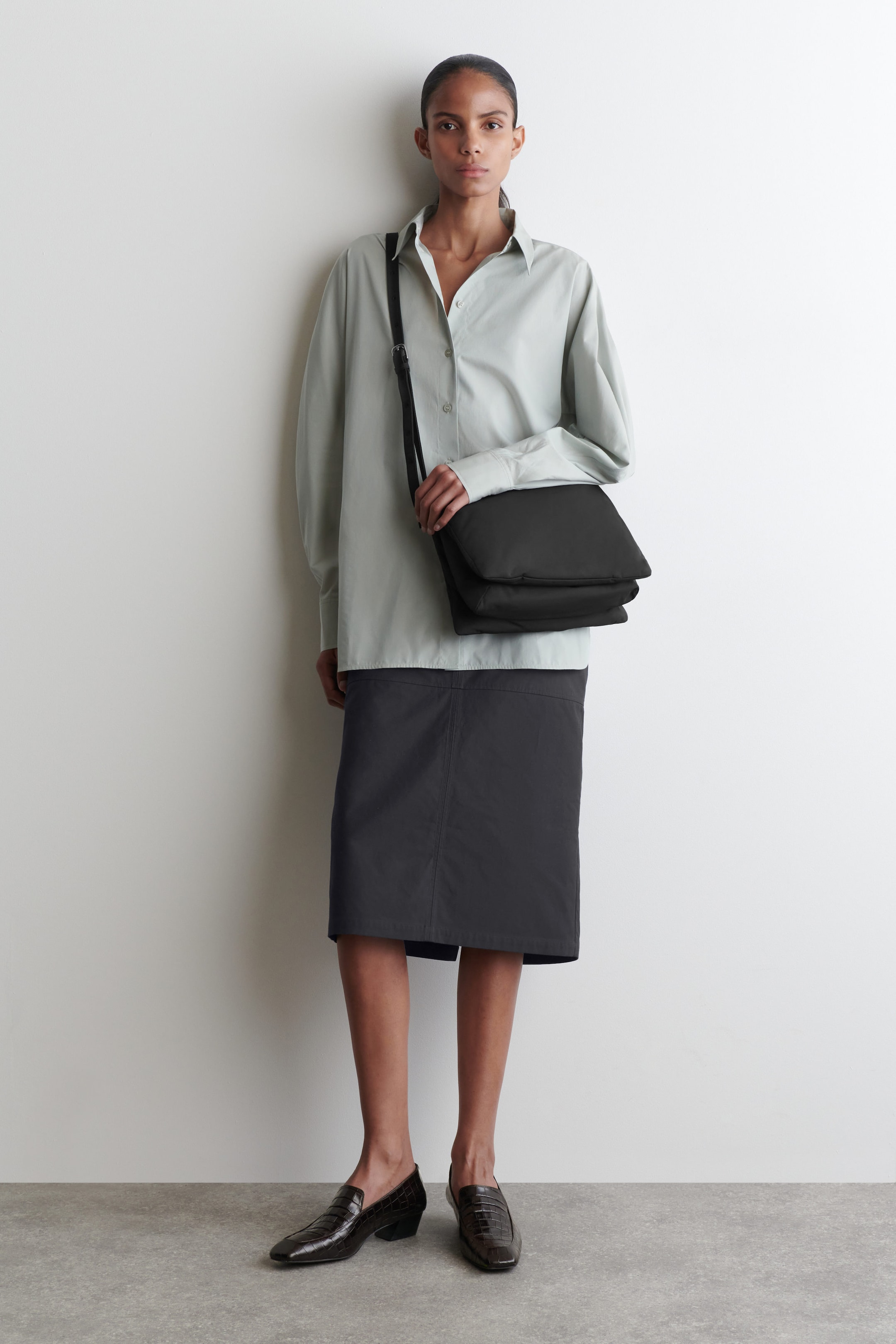 TRIFOLD PADDED CROSSBODY BAG