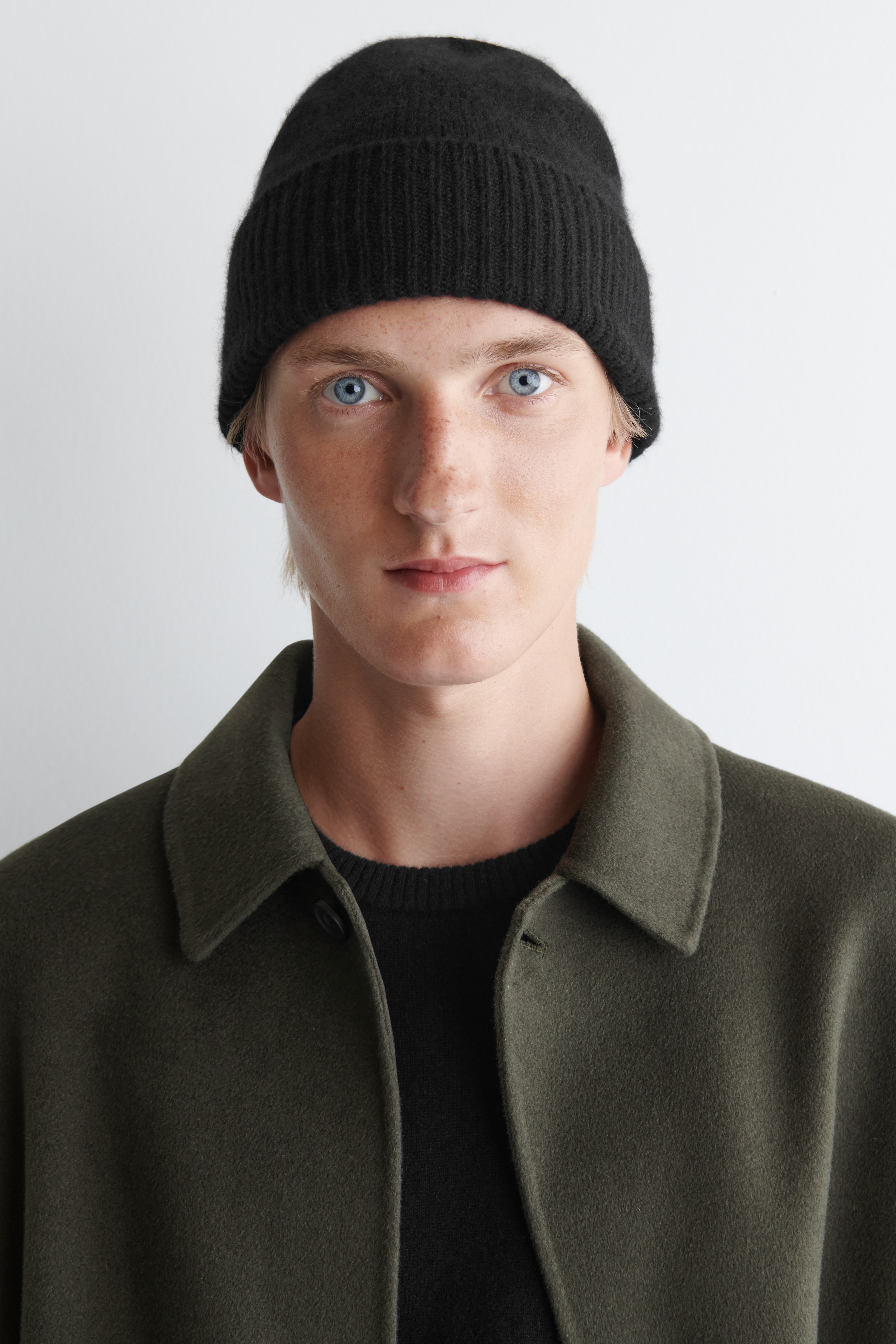 CASHMERE BEANIE - BLACK/DARK GREY