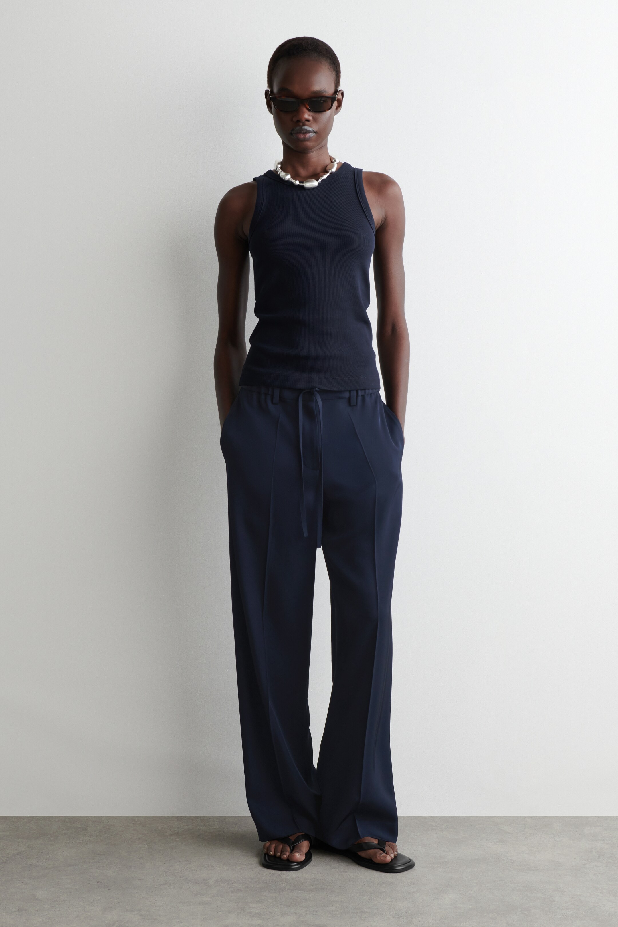 Nagyobb kép megtekintése: RÁGÖRGŐS TOP - Tengerészkék - NŐI | H&M HU 2