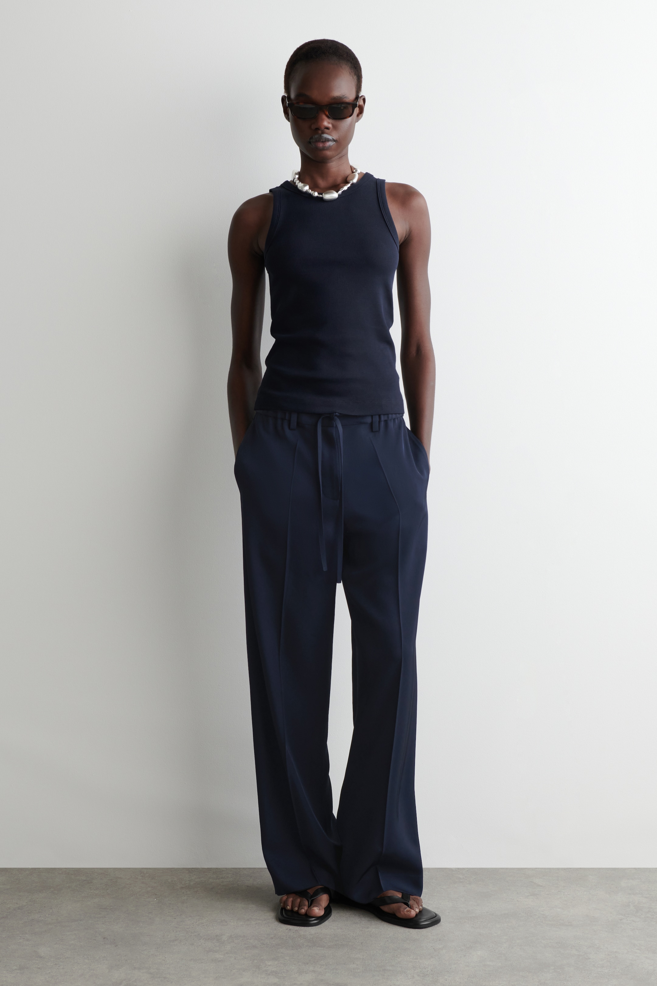Visualizza immagine più grande: CANOTTA CON LAVORAZIONE A COSTE - BLU NAVY - DONNA | H&M IT 2