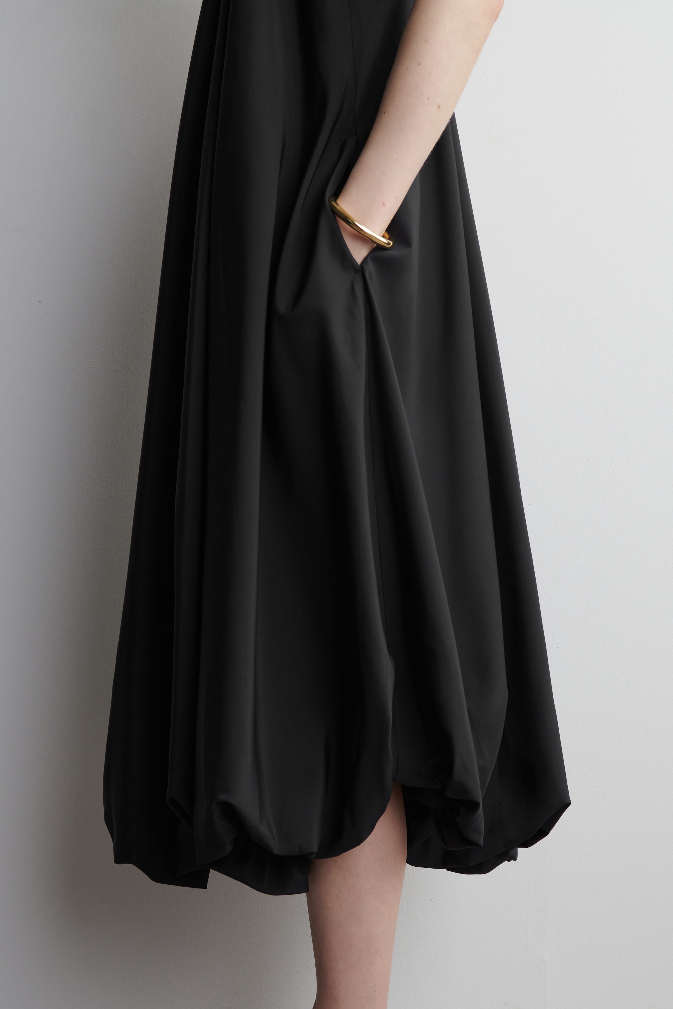 BUBBLE-HEM MIDI DRESS