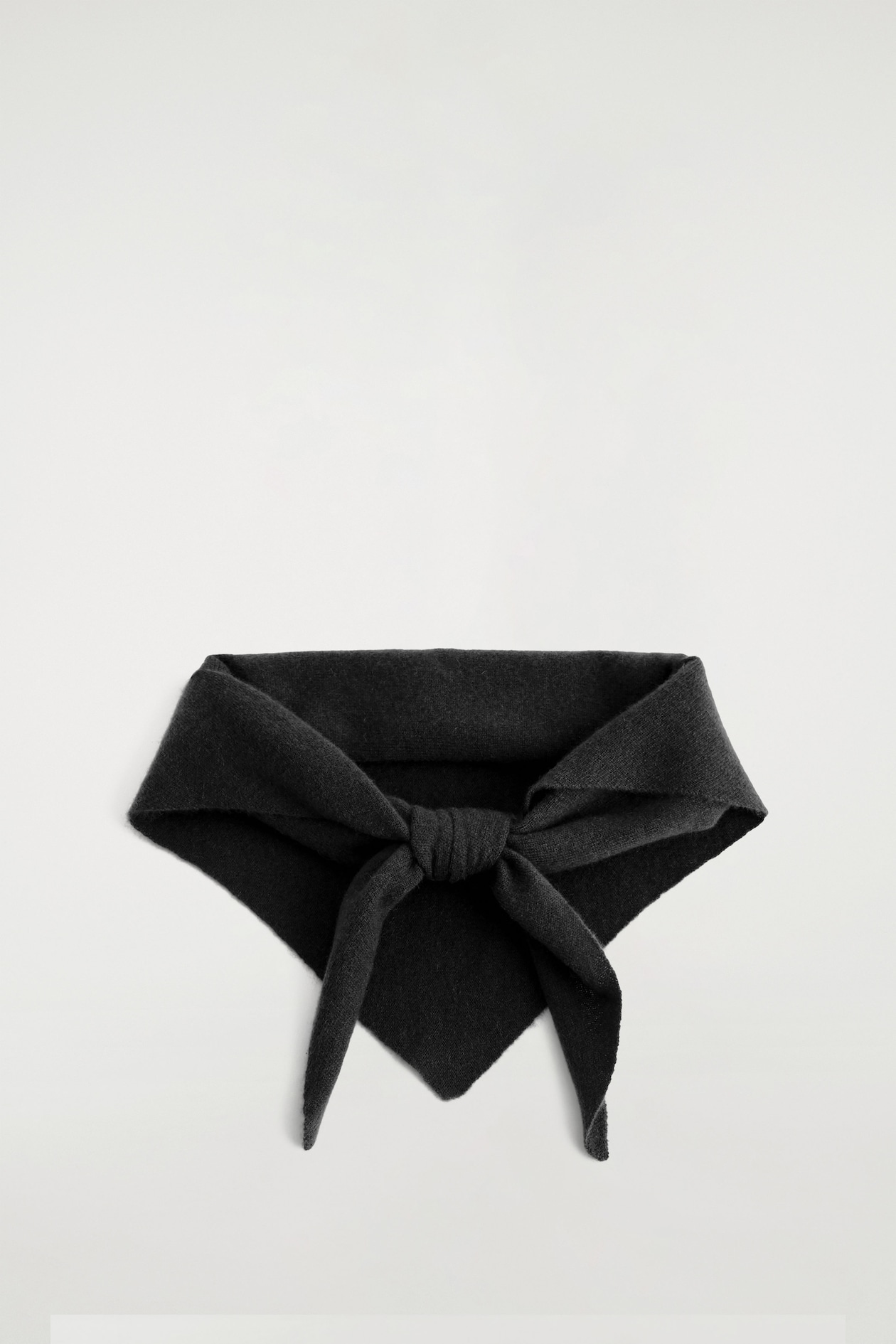PURE CASHMERE TRIANGLE SCARF — BLACK